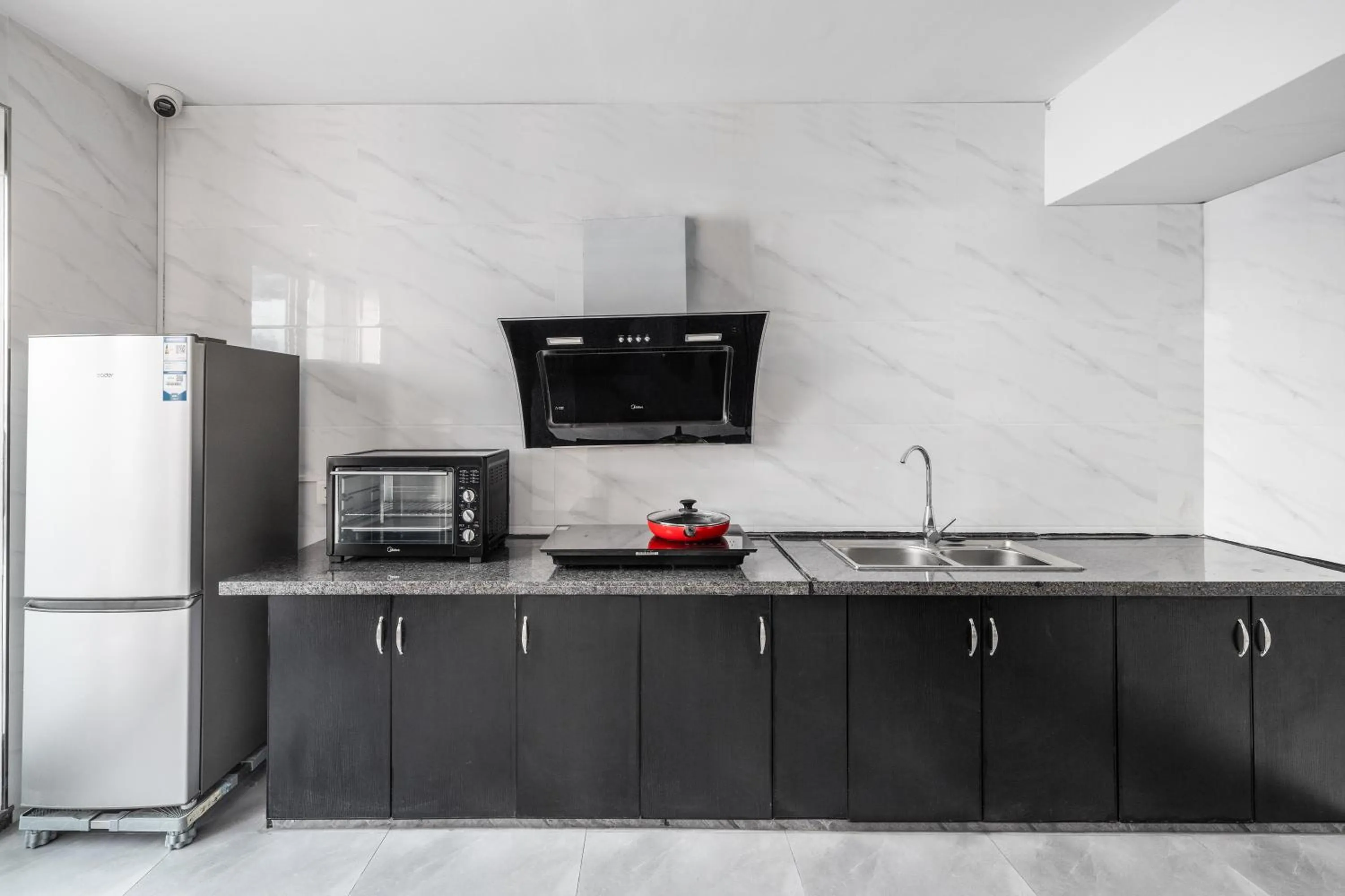 Kitchen or kitchenette in Bali Yating Hotel