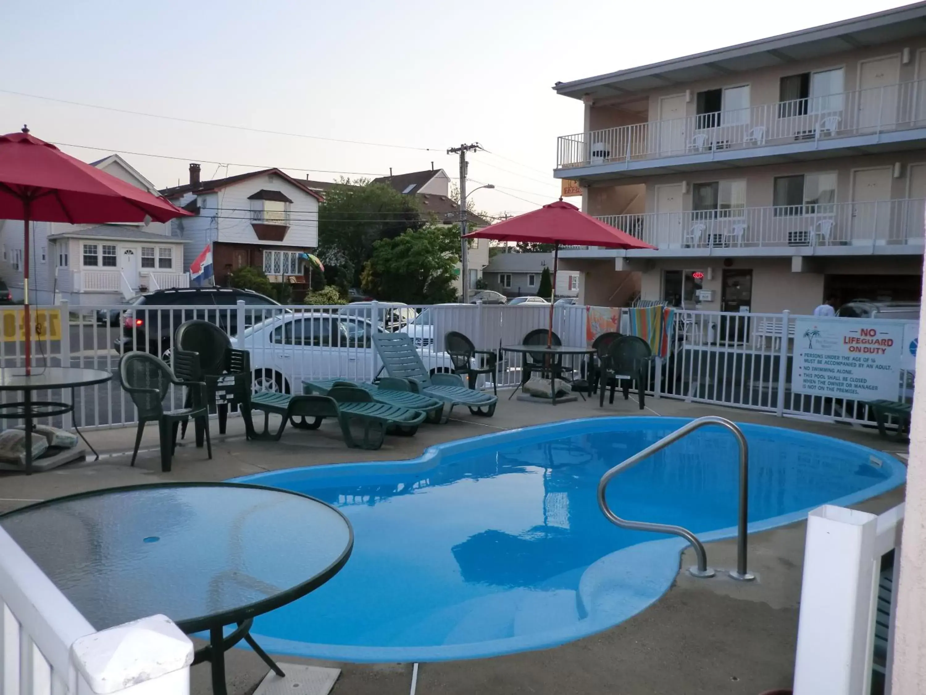 Swimming Pool in Bay Breeze Motel