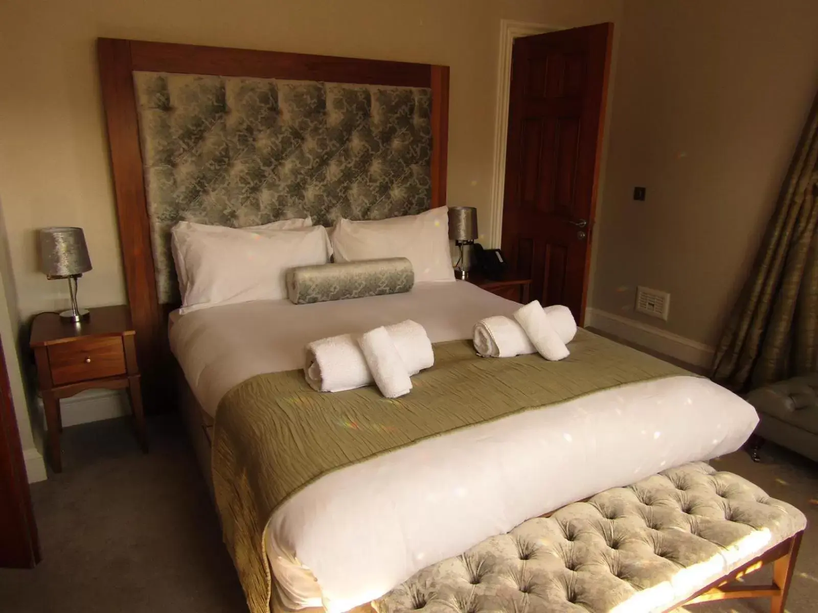 Bed in The Craigie Hotel