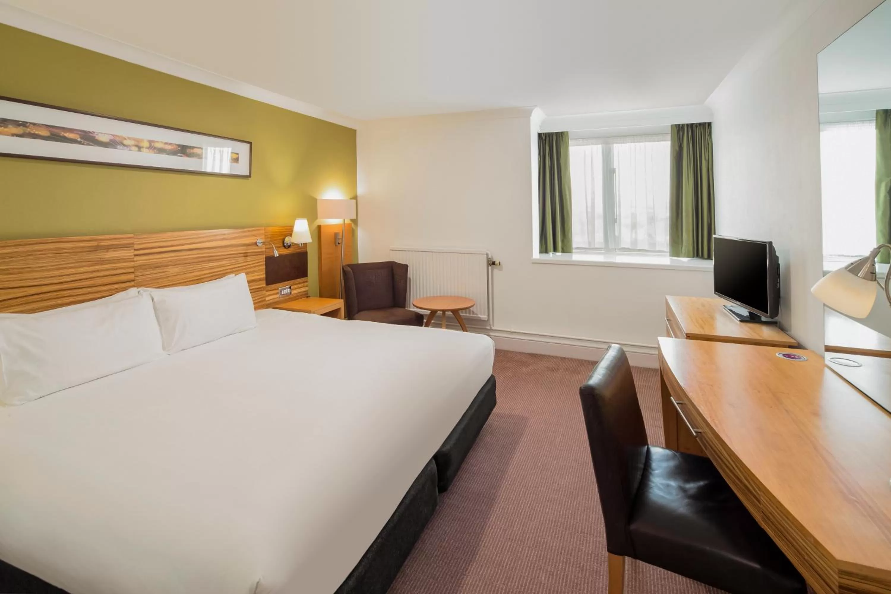 Photo of the whole room, Bed in Crowne Plaza Chester by IHG