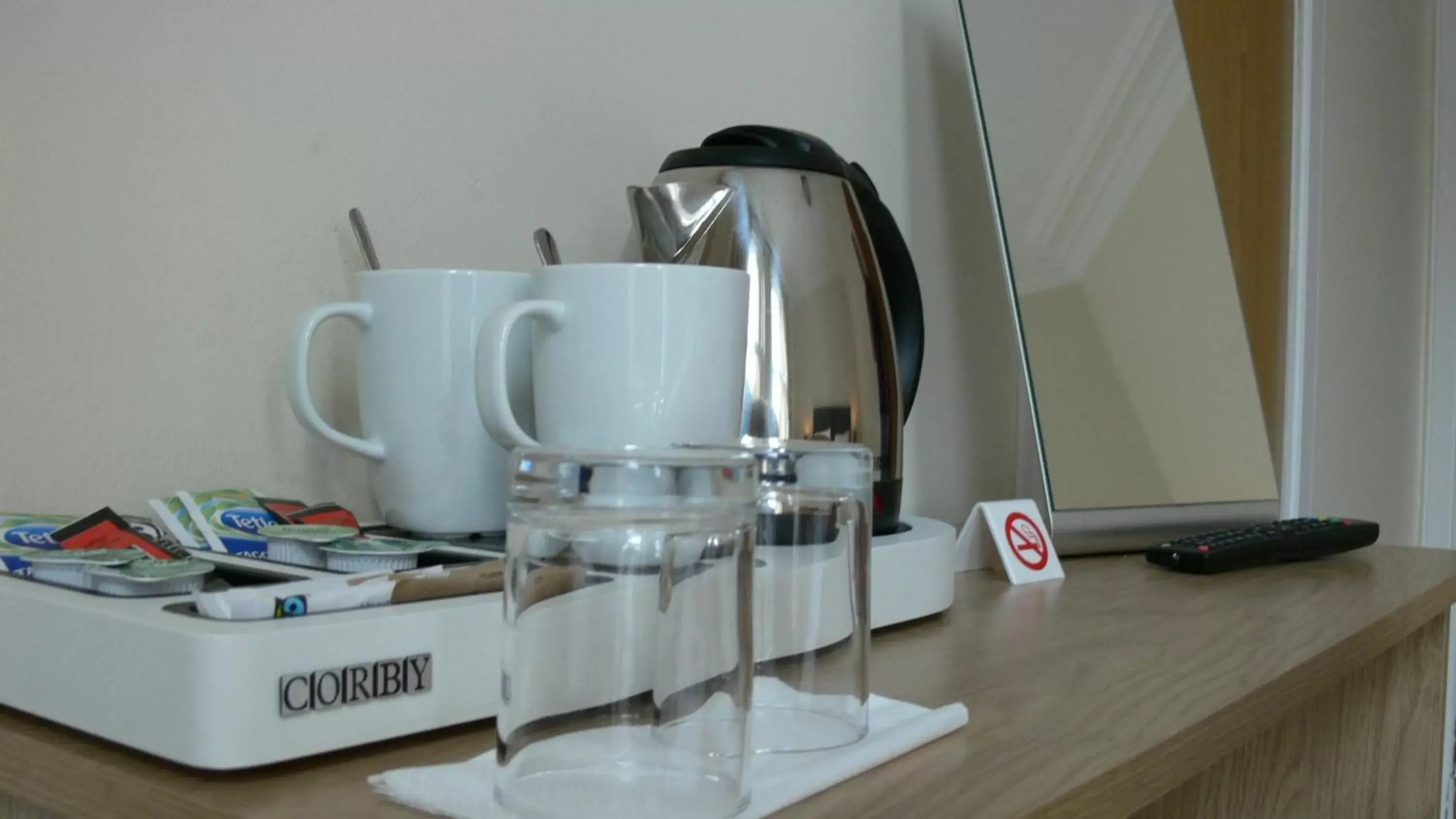 Coffee/tea facilities in The Home Arms Guesthouse