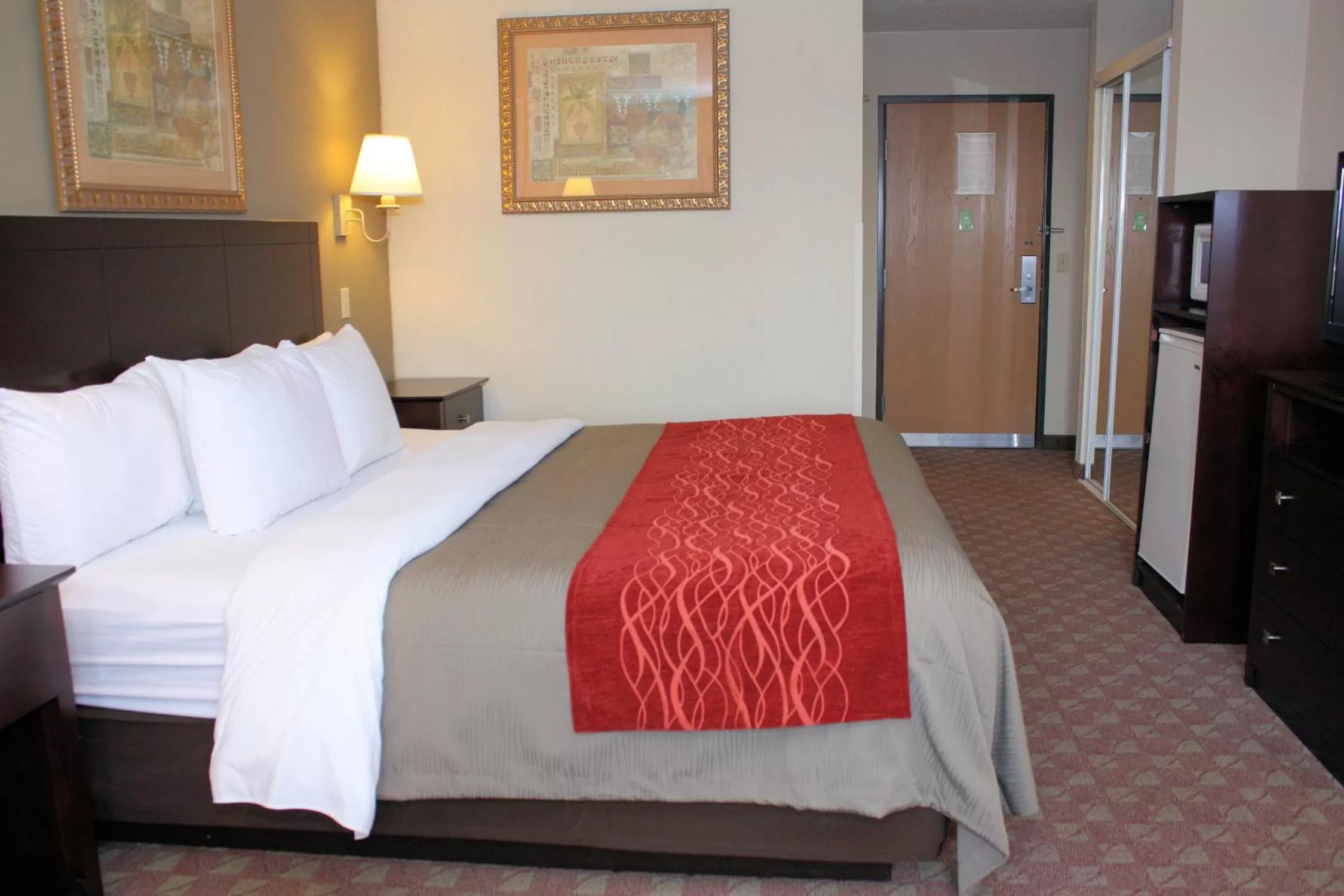 King Room - Non-Smoking in Quality Inn Defiance