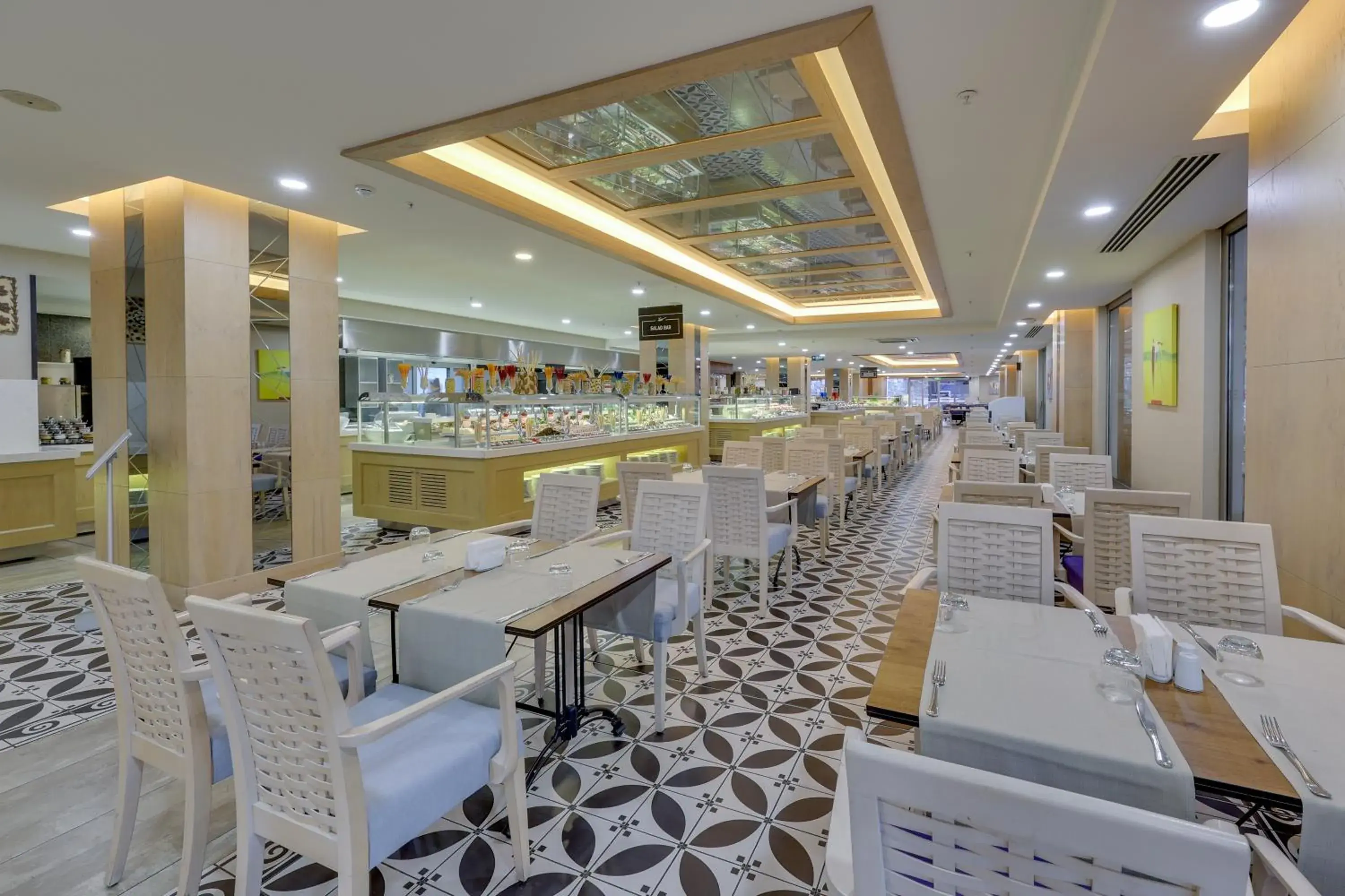 Restaurant/Places to Eat in Ramada Hotel & Suites by Wyndham Kusadasi