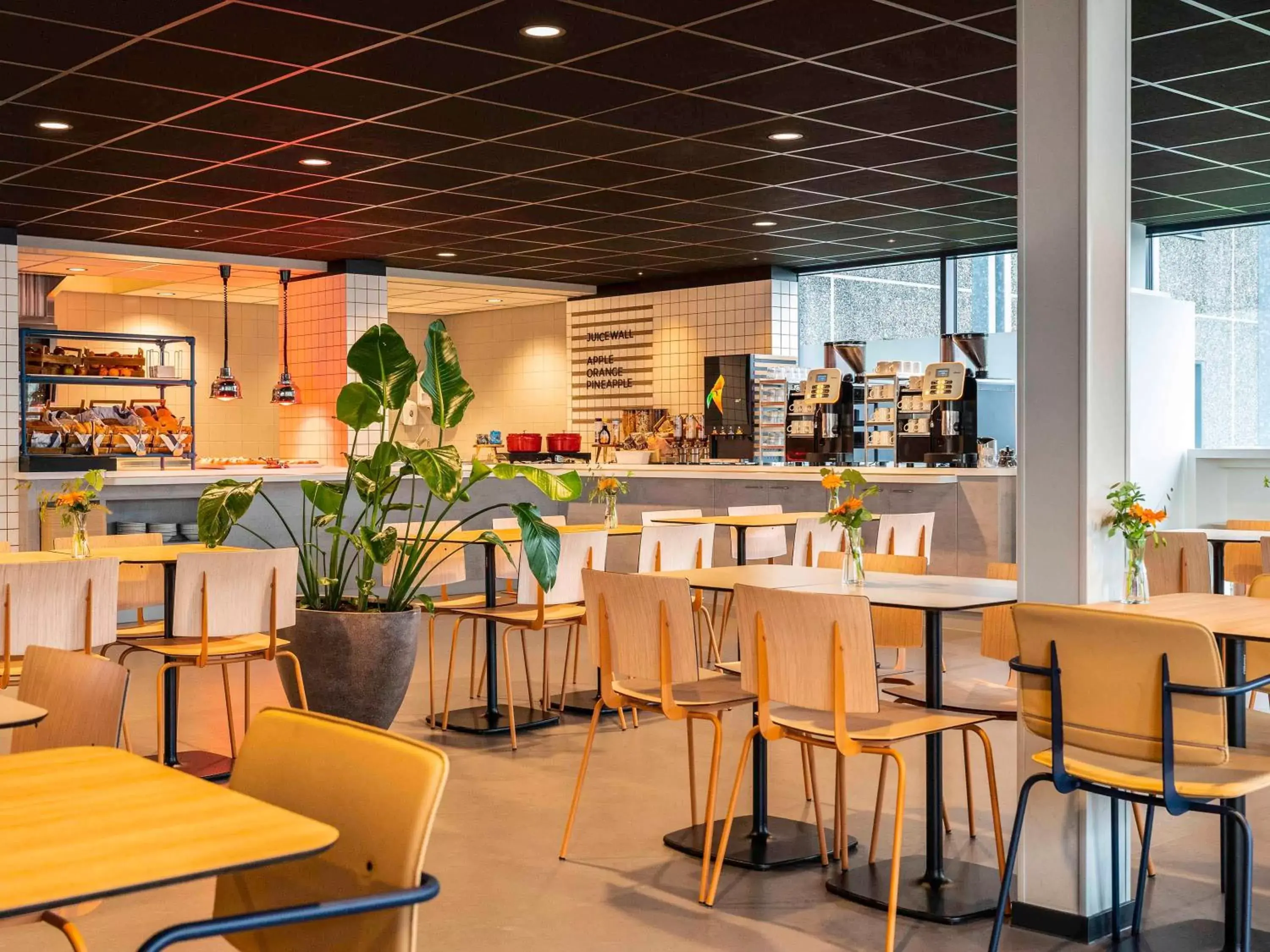 Breakfast, Restaurant/Places to Eat in ibis budget Amsterdam Airport