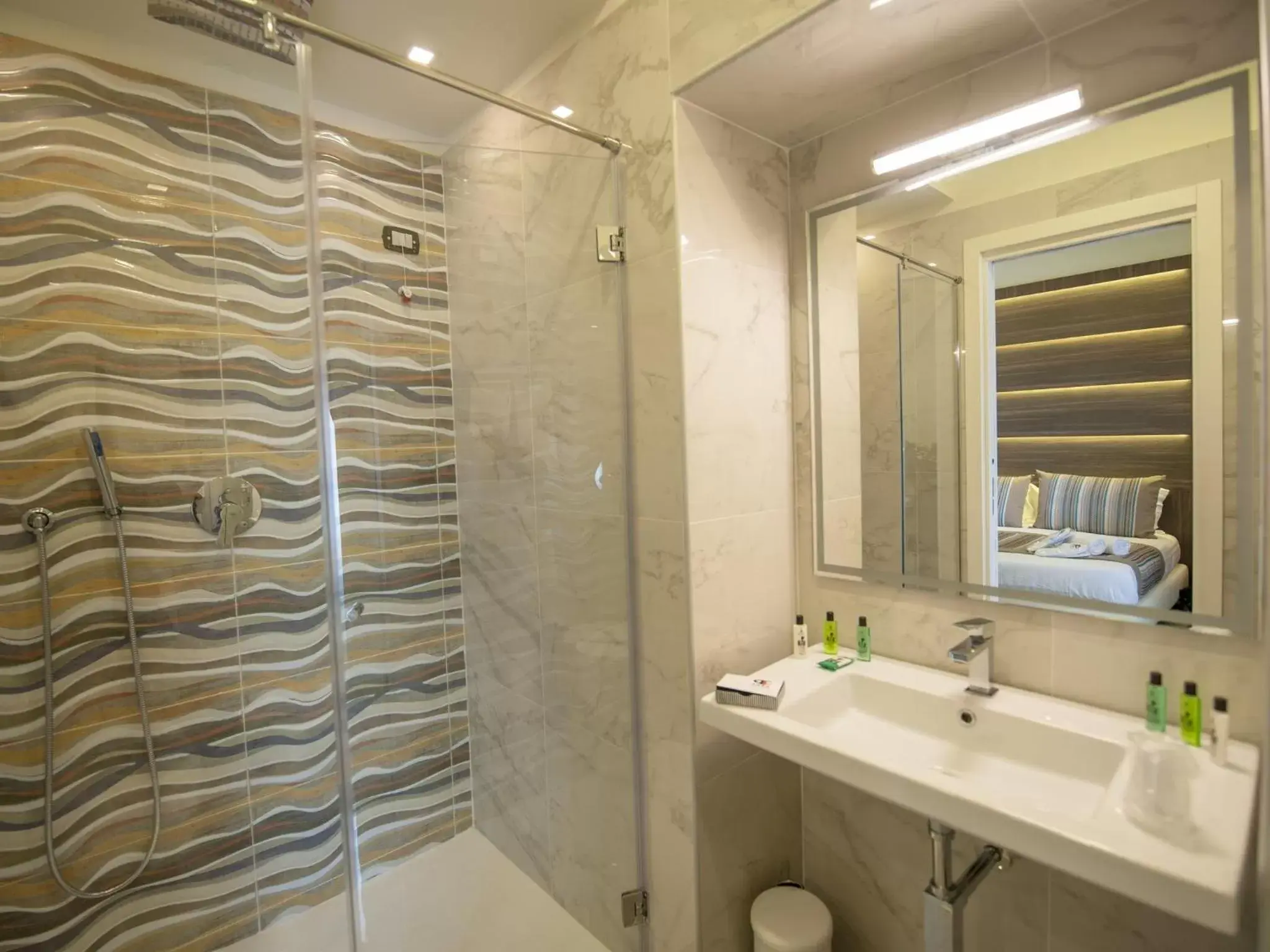 Shower, Bathroom in Hotel San Pietro