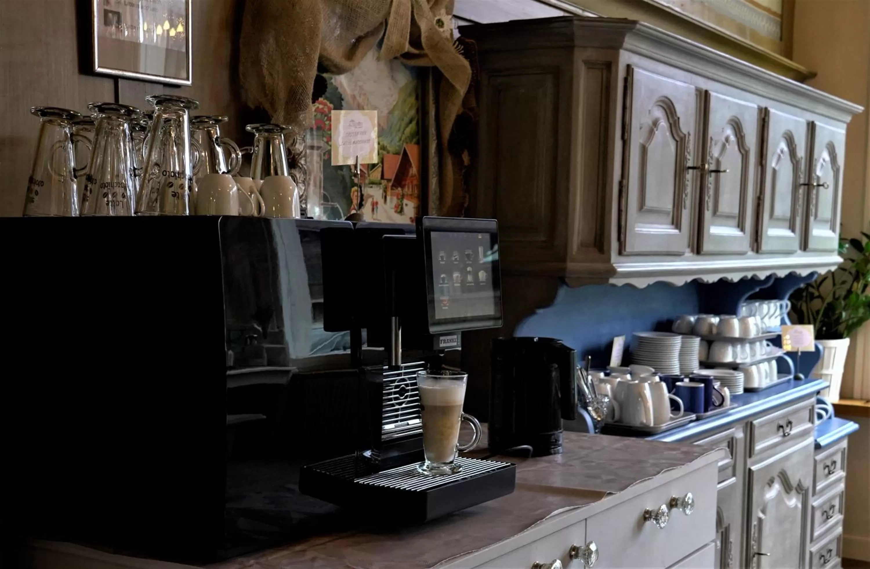 Coffee/tea facilities in Alpenrose Hotel and Gardens