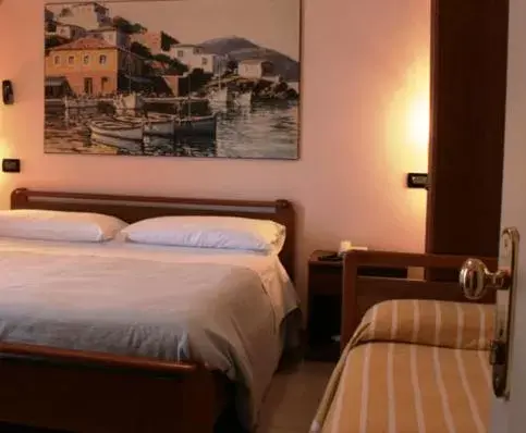 Bedroom, Bed in Hotel La Rotonda