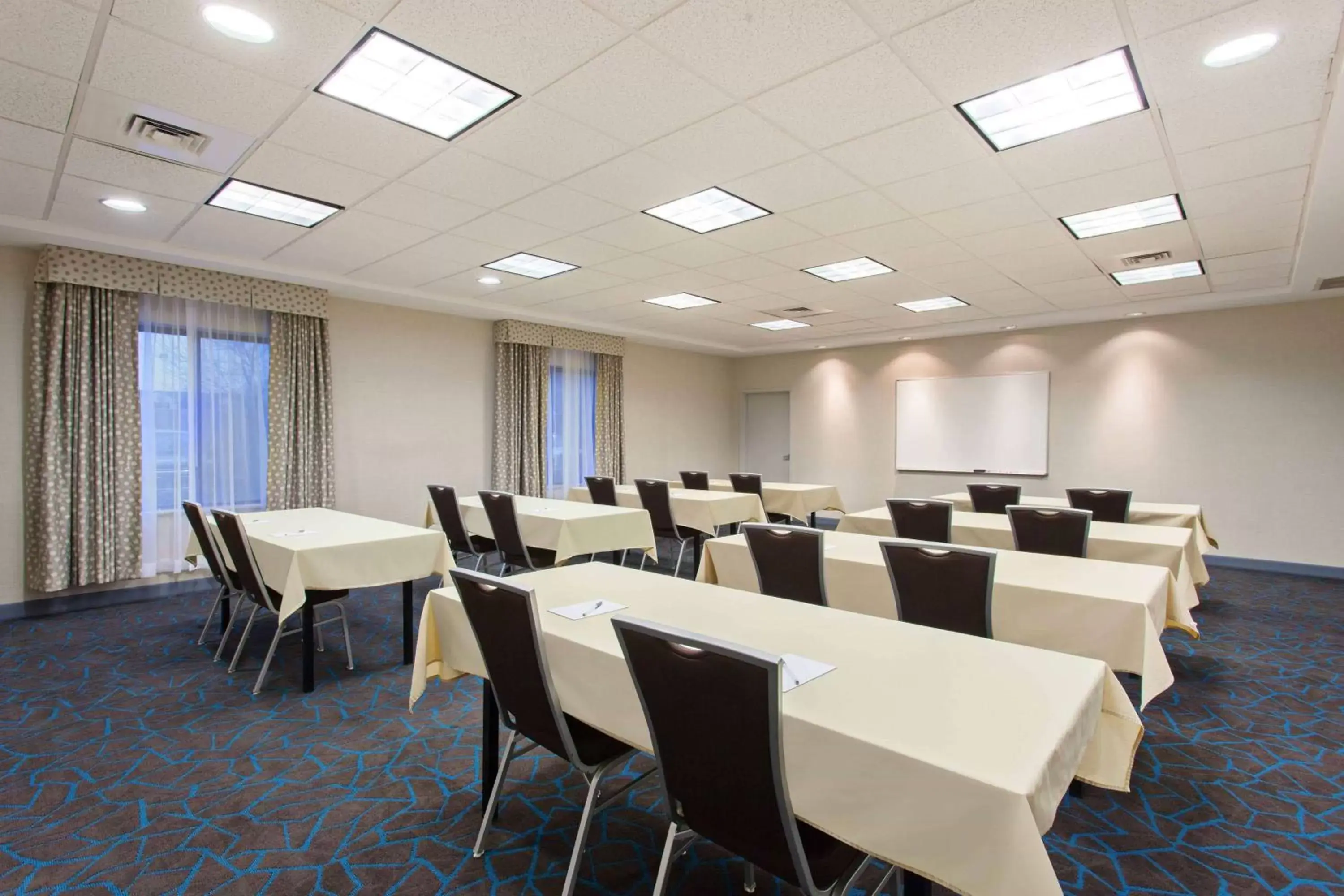 Meeting/conference room in Hampton Inn & Suites Clovis Airport North