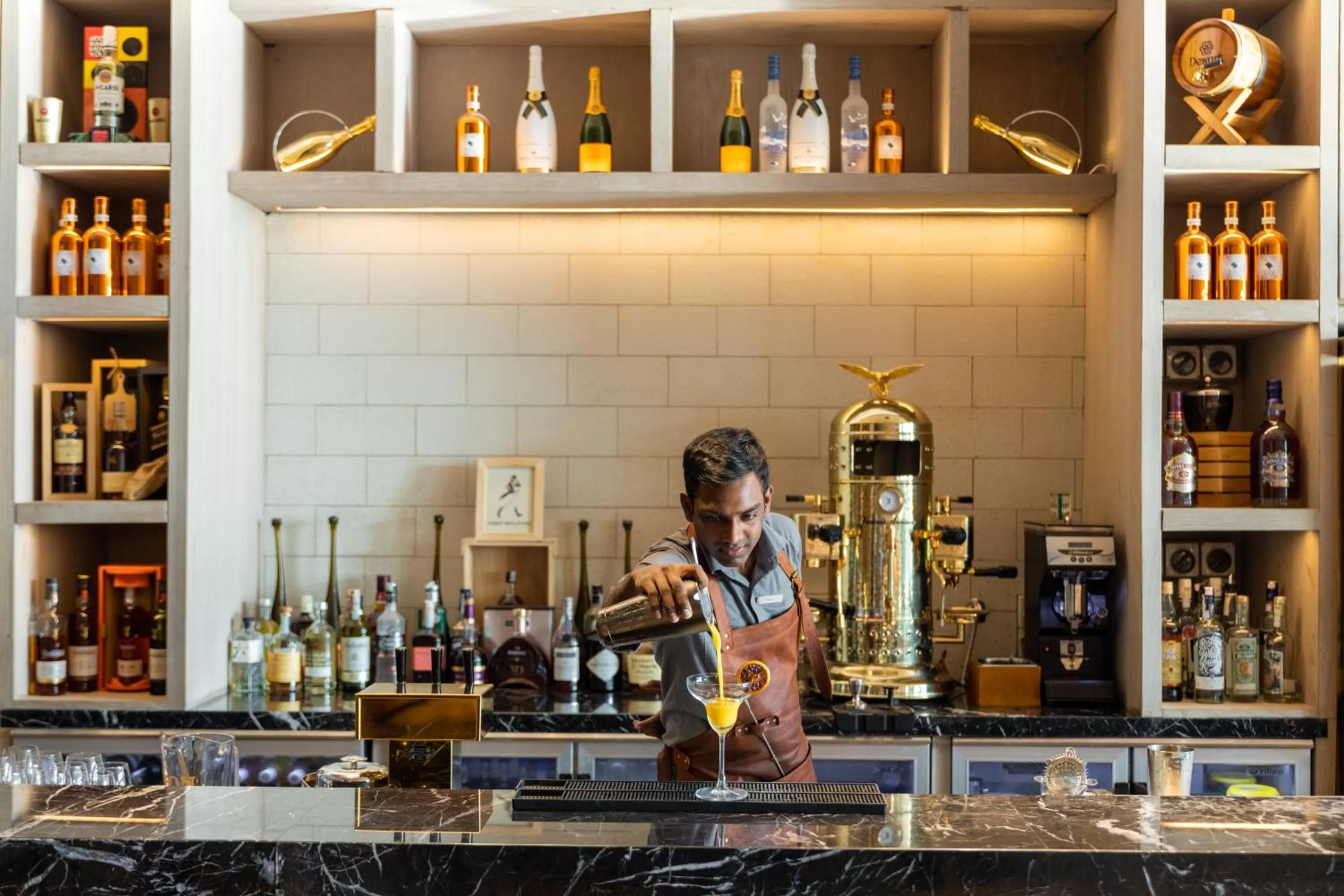 Lounge or bar in Courtyard by Marriott Colombo