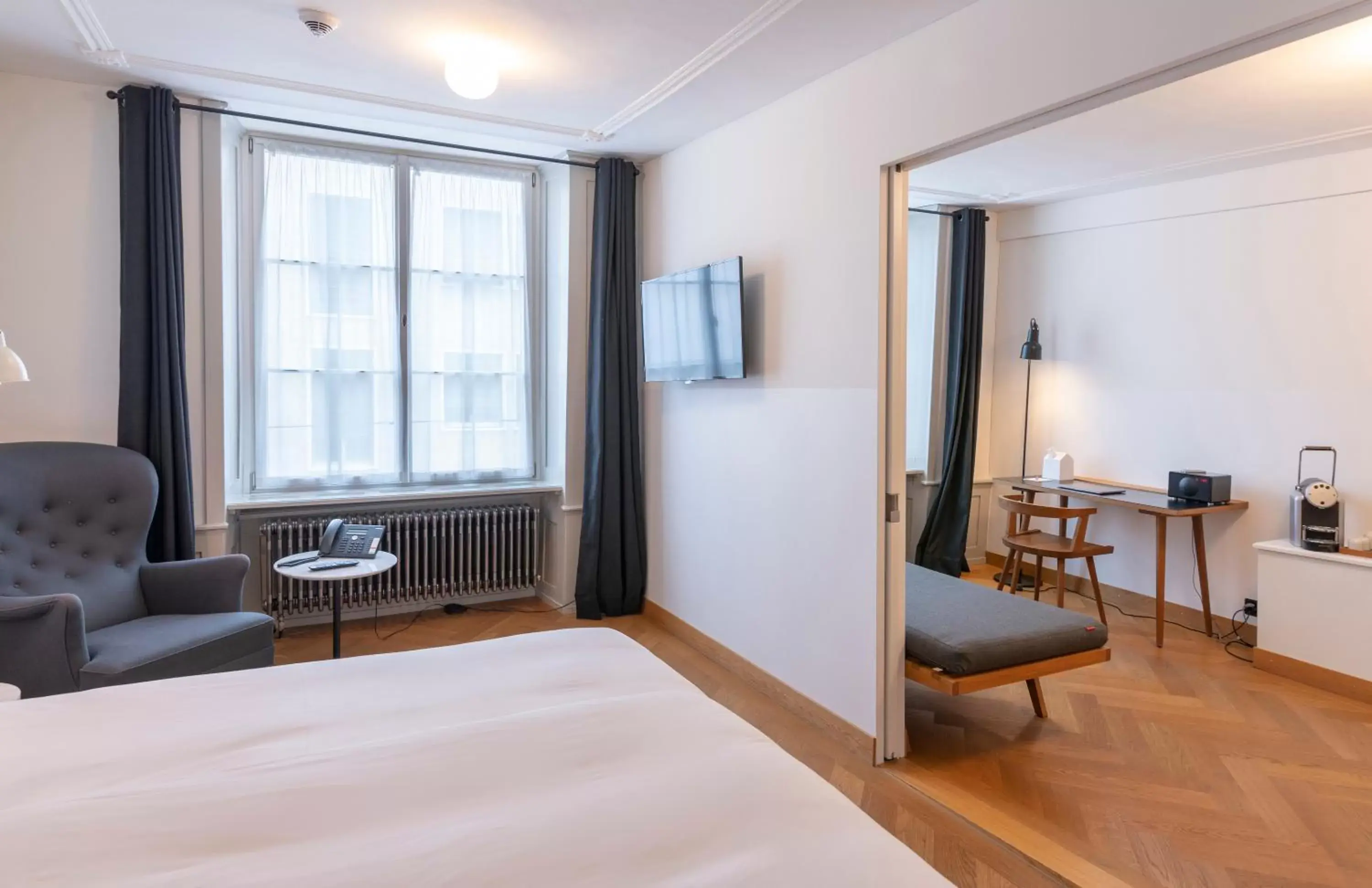 Bed, TV/Entertainment Center in Marktgasse Hotel