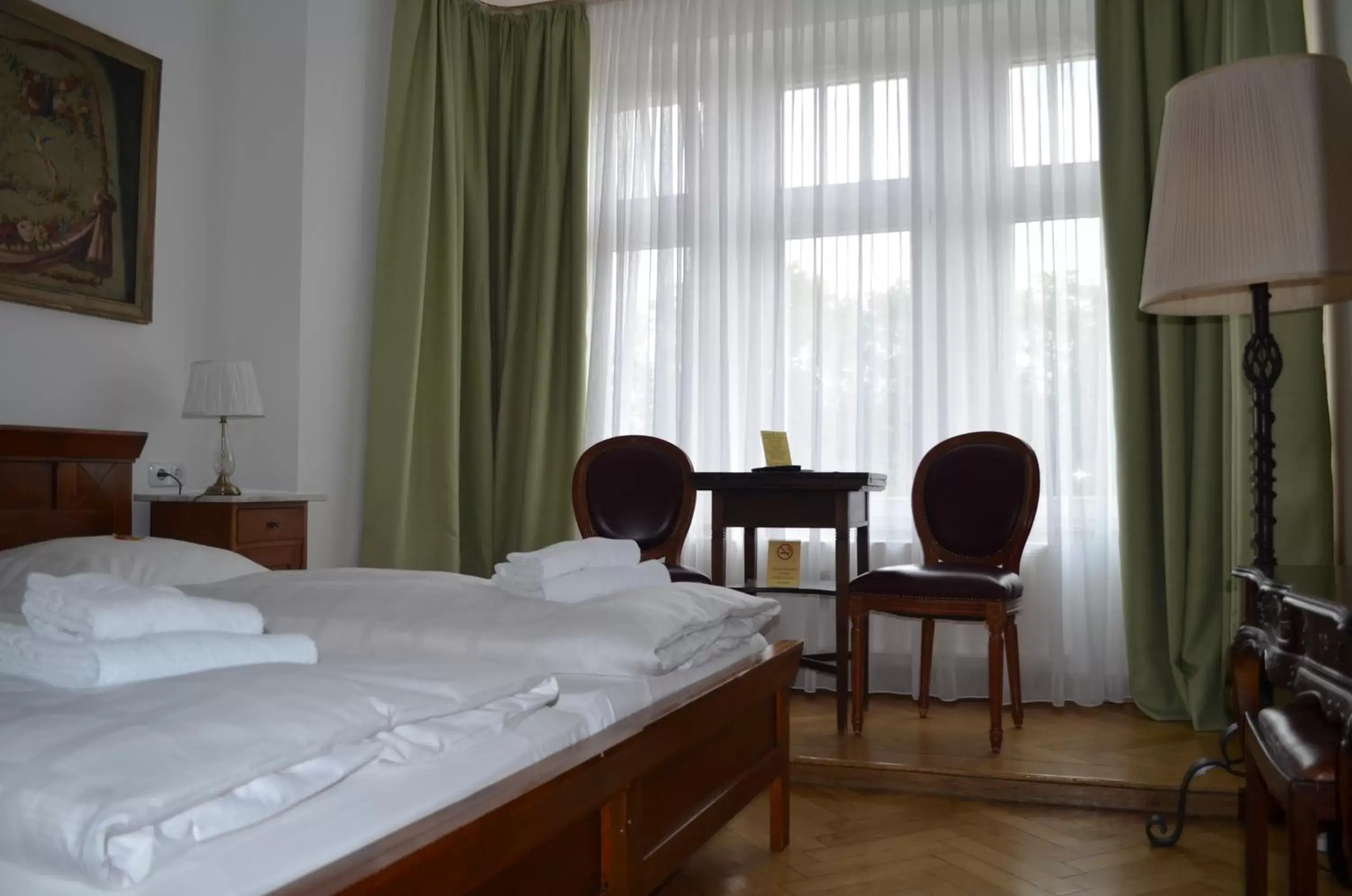 Photo of the whole room, Bed in Jahrhunderthotel Leipzig