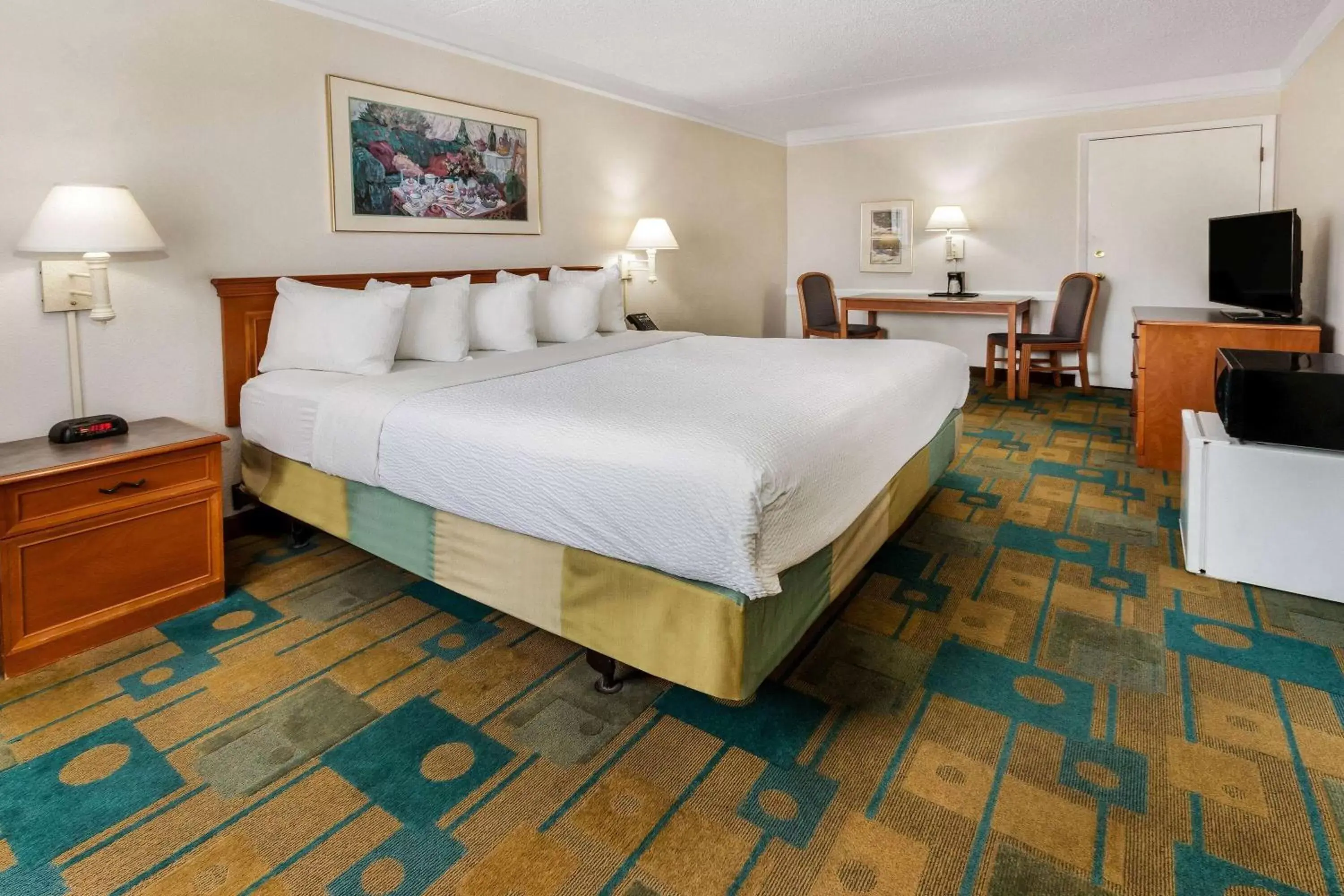 Photo of the whole room, Bed in La Quinta Inn by Wyndham Albuquerque Northeast