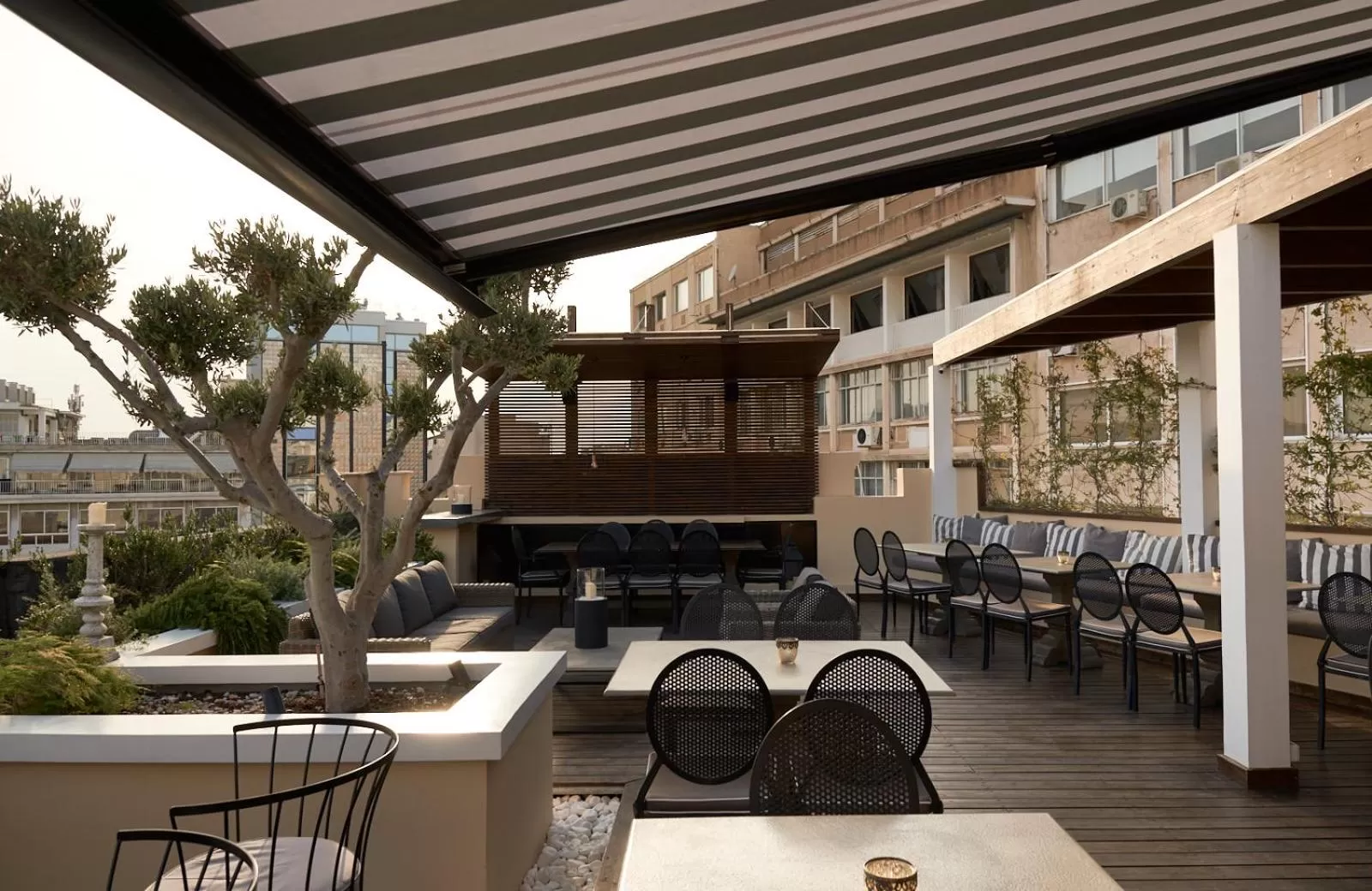 Restaurant/places to eat in Evripidou Suites