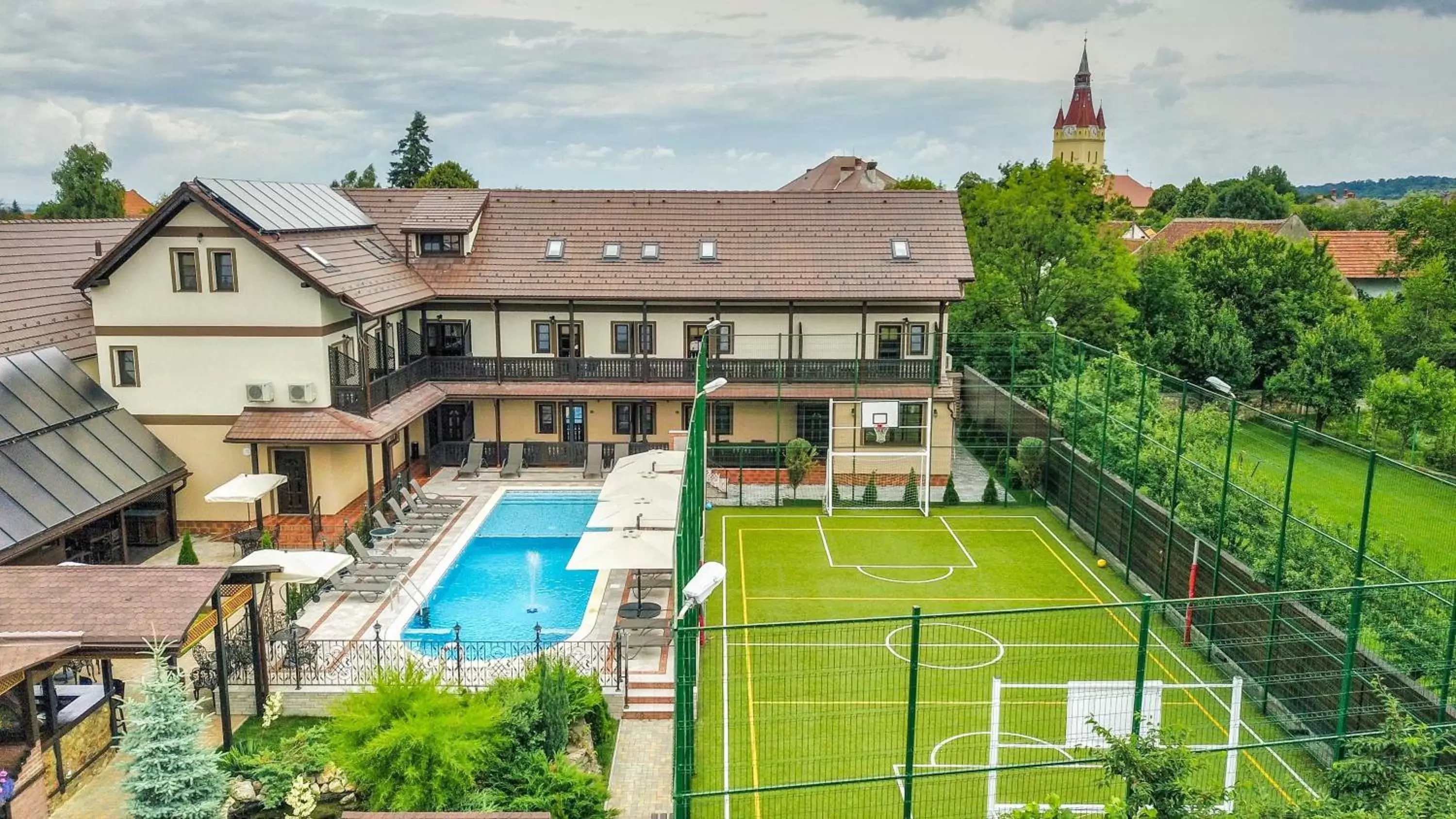 Tennis court, Pool View in Conacul Ambient