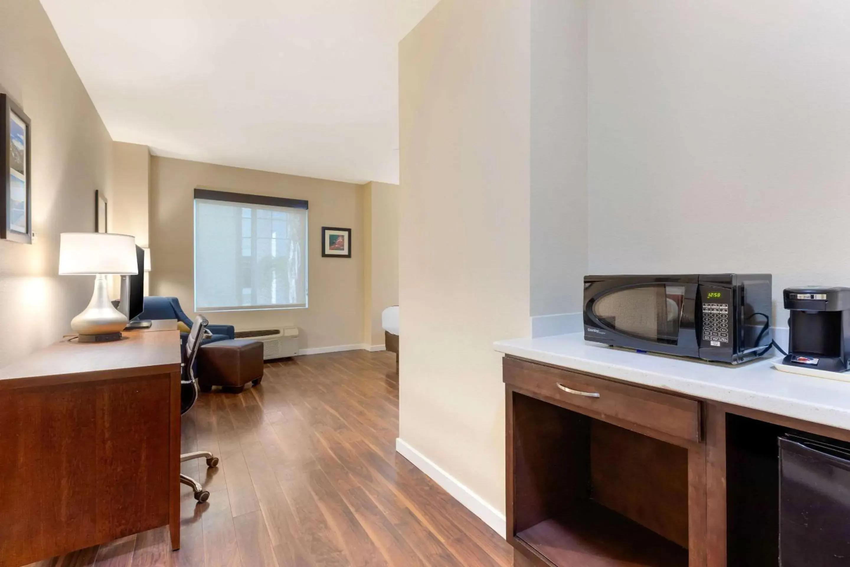 Photo of the whole room, TV/Entertainment Center in Comfort Inn & Suites Near Ontario Airport