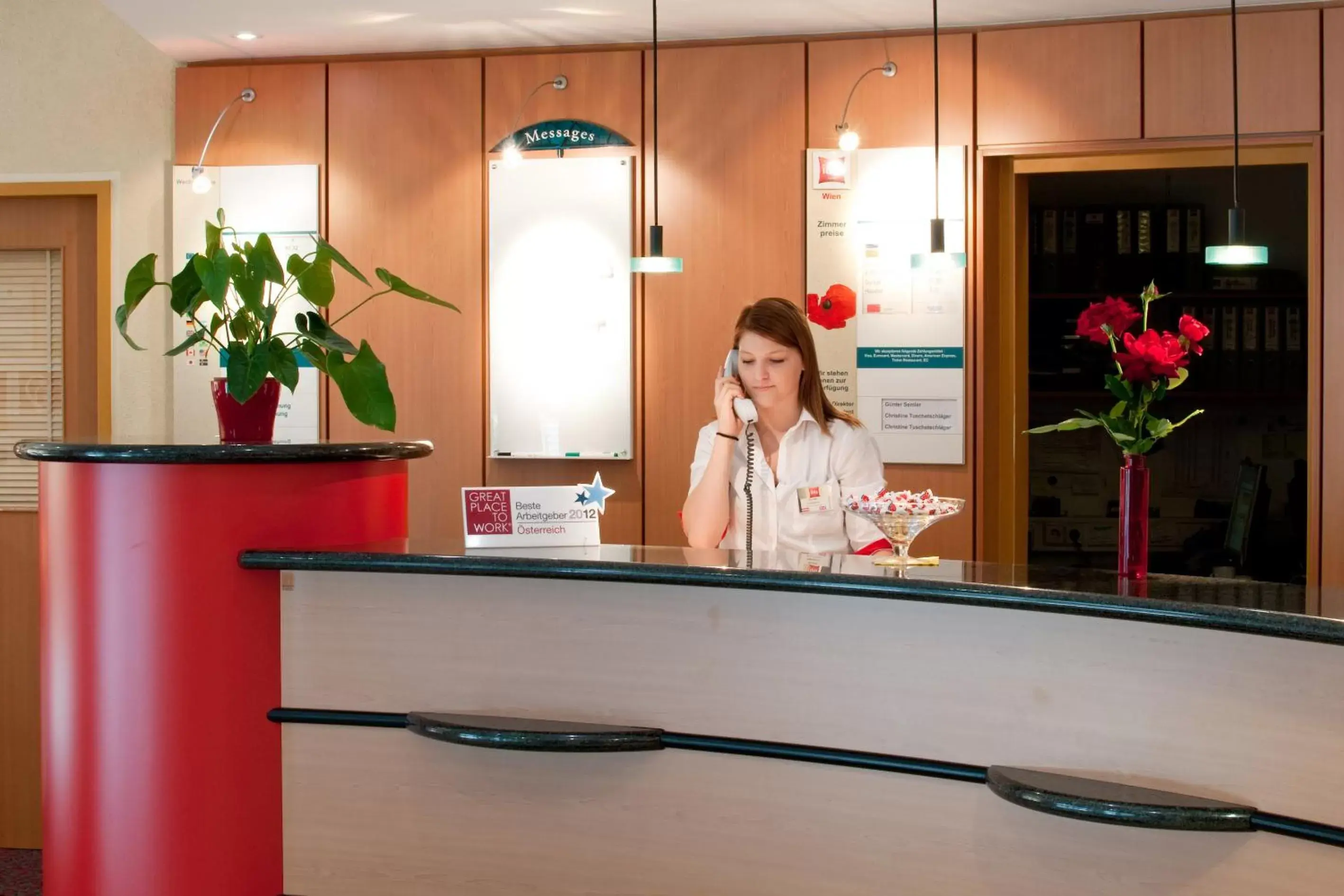 Staff, Lobby/Reception in ibis Wien City