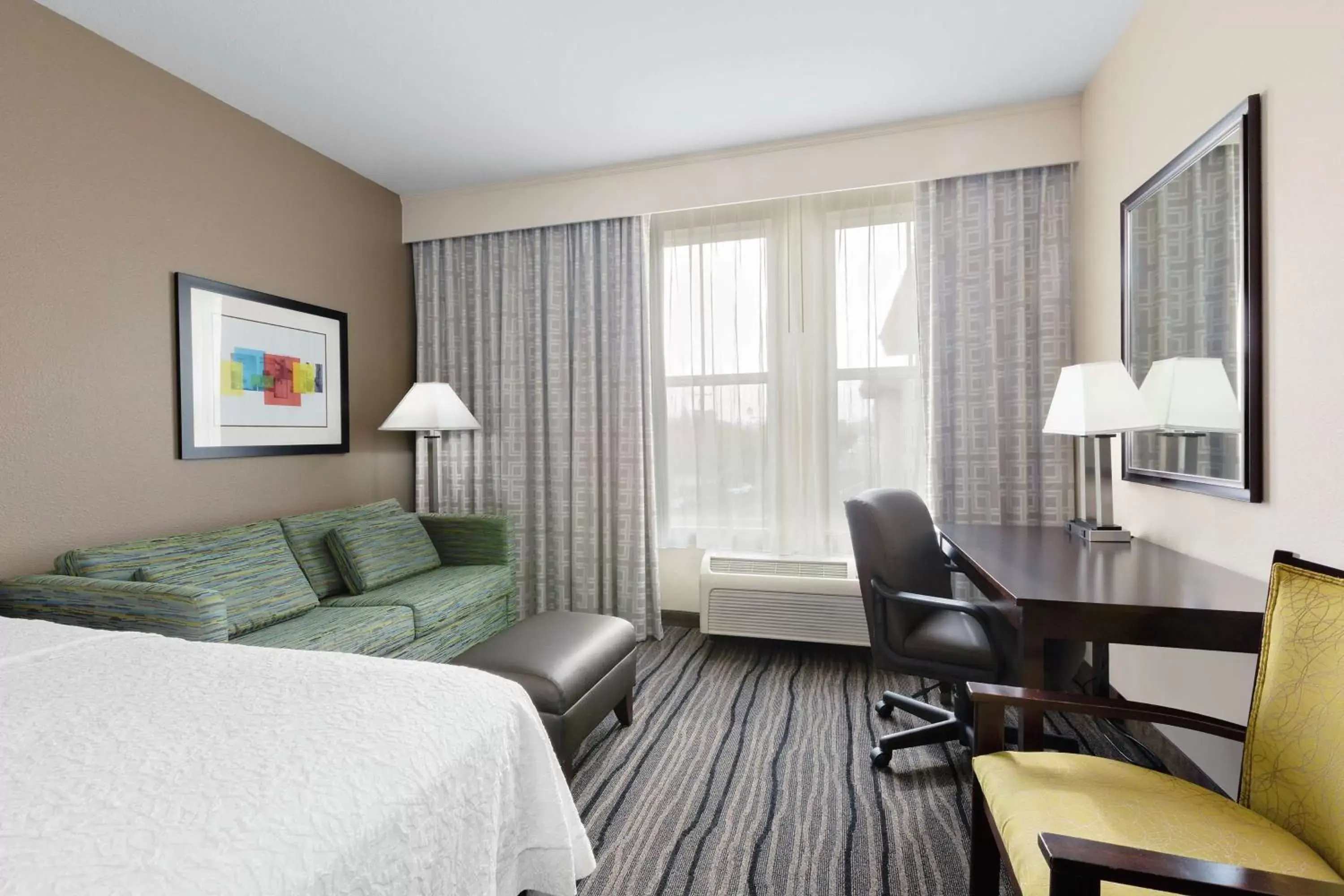 Bedroom, Seating Area in Hampton Inn & Suites Mountain View