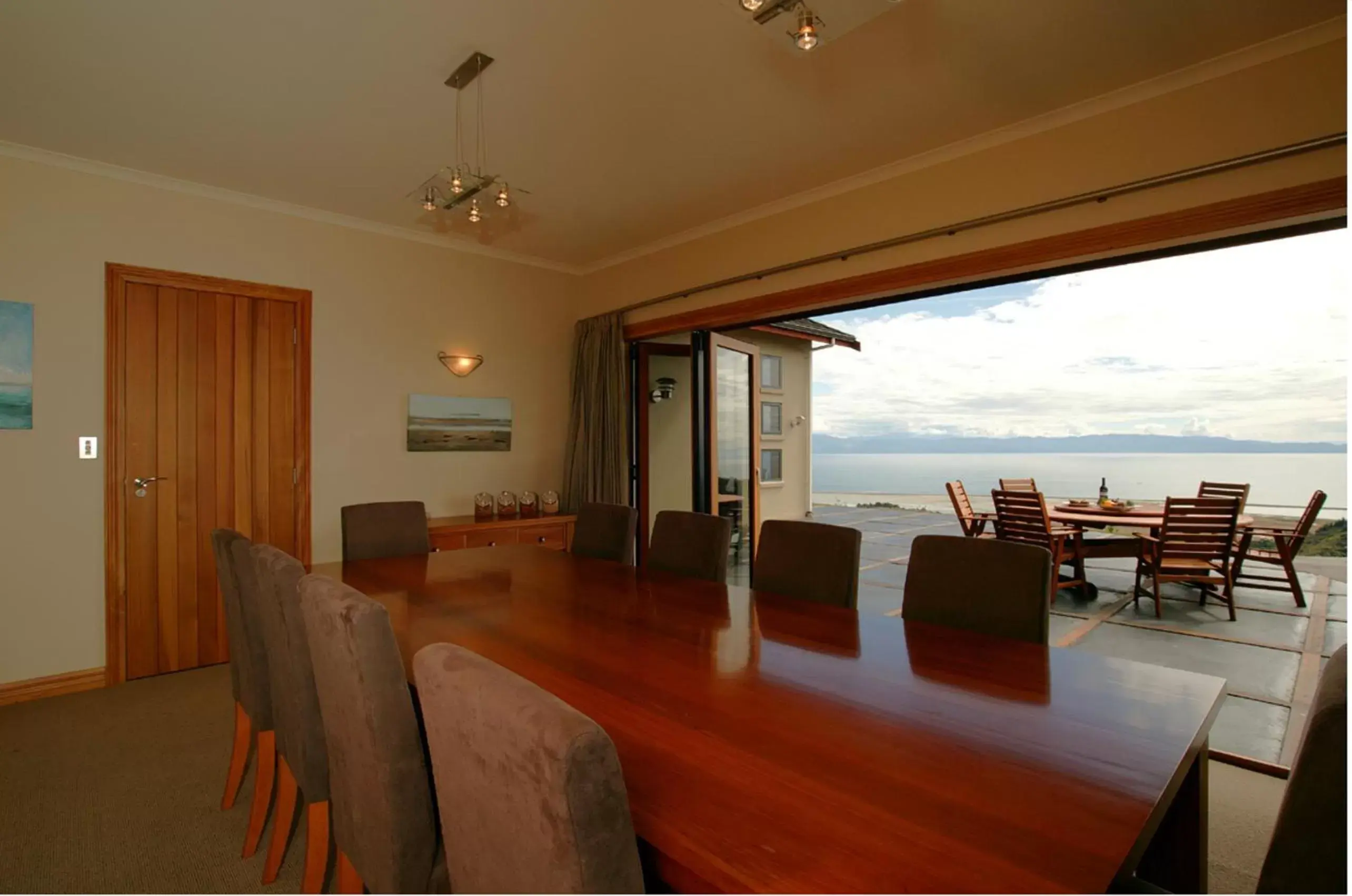 Dining Area in Parautane Lodge