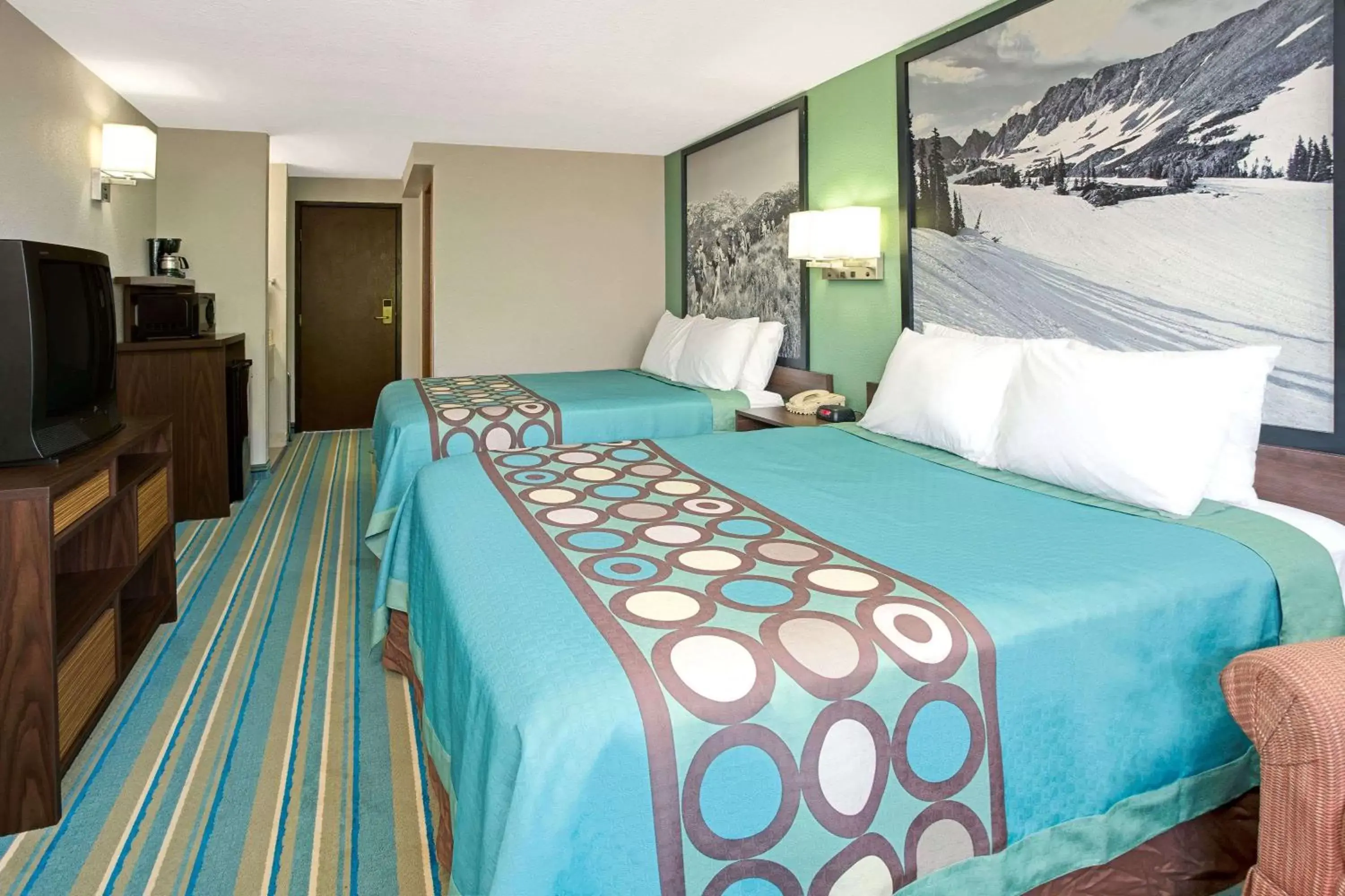 On site, Bed in Super 8 by Wyndham Denver Stapleton On site, Bed in Super 8 by Wyndham Denver Stapleton