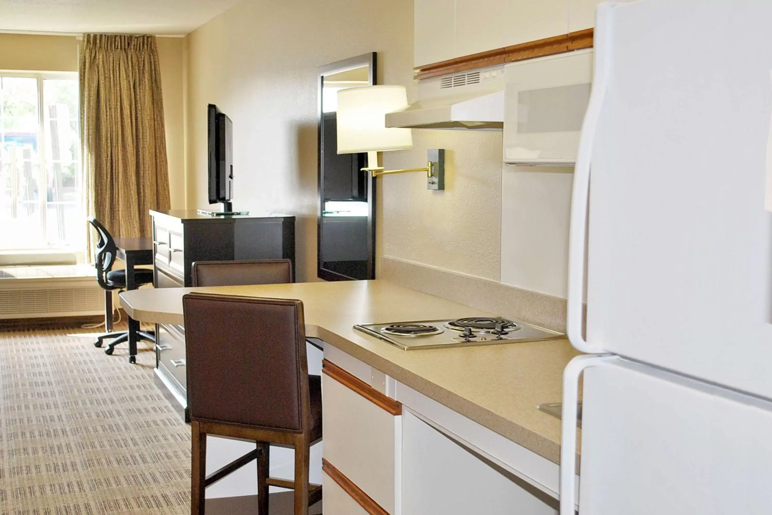 Bedroom, Kitchen/Kitchenette in Extended Stay America Suites - Meadowlands - East Rutherford