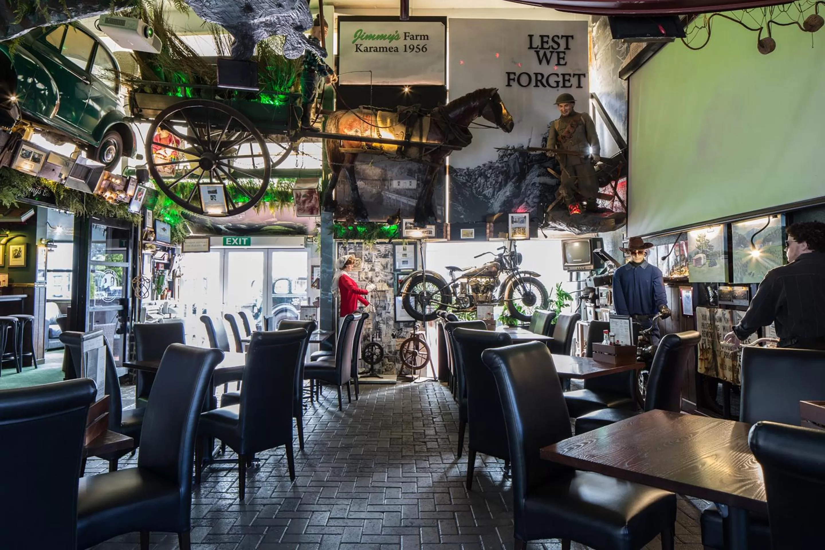 Restaurant/places to eat in Pavilions Hotel