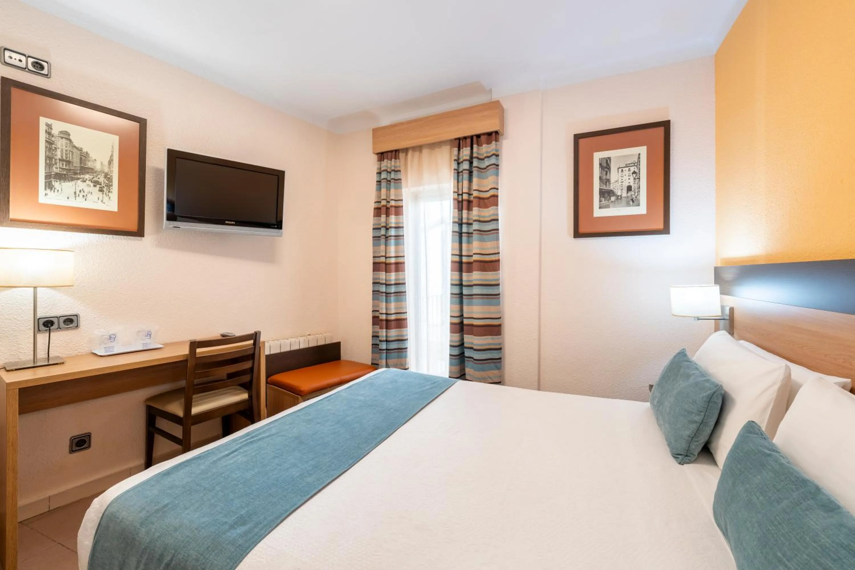 Bedroom, Bed in Hostal Ballesta