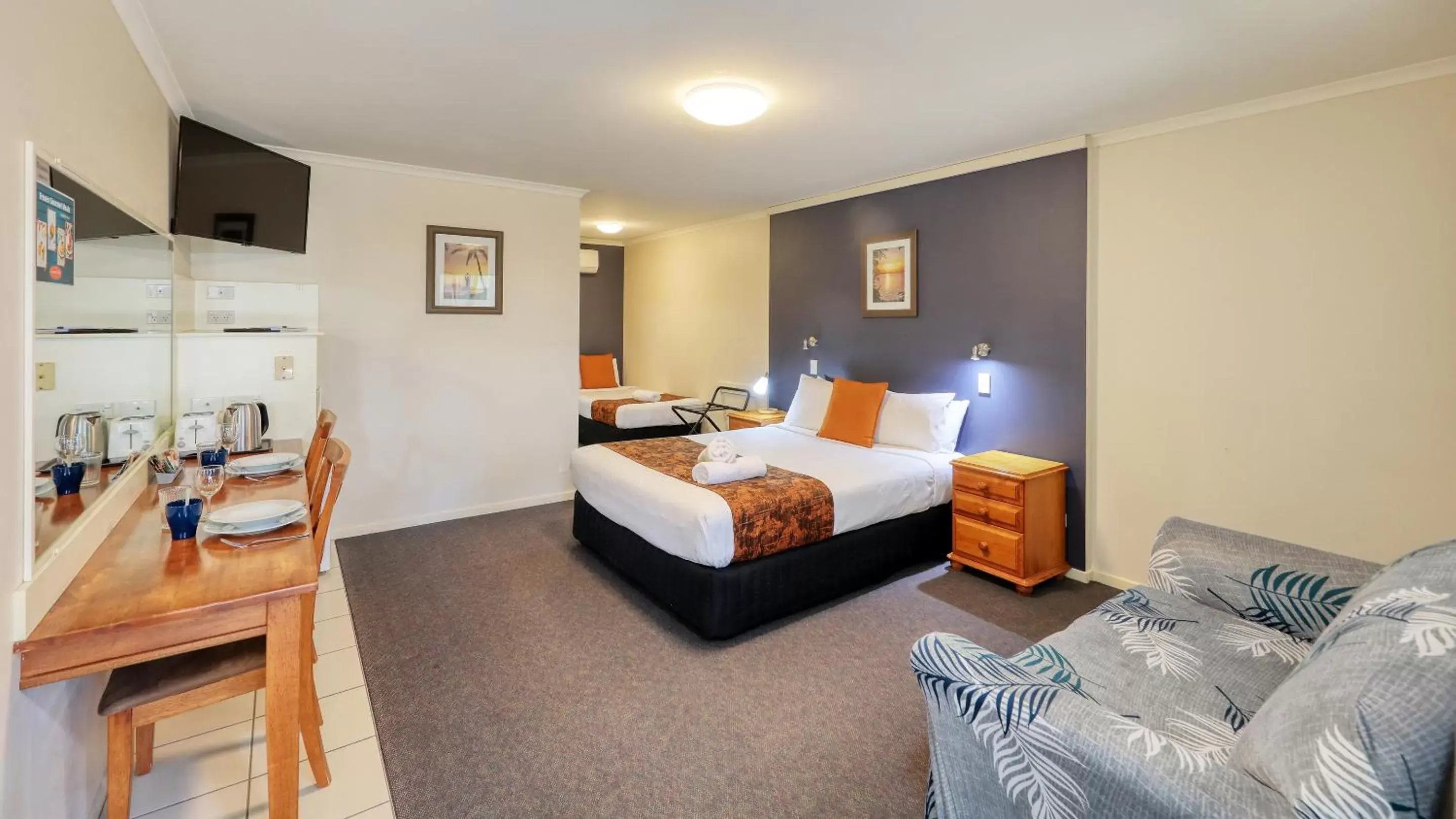 TV and multimedia, Bed in Best Western Caboolture Gateway Motel
