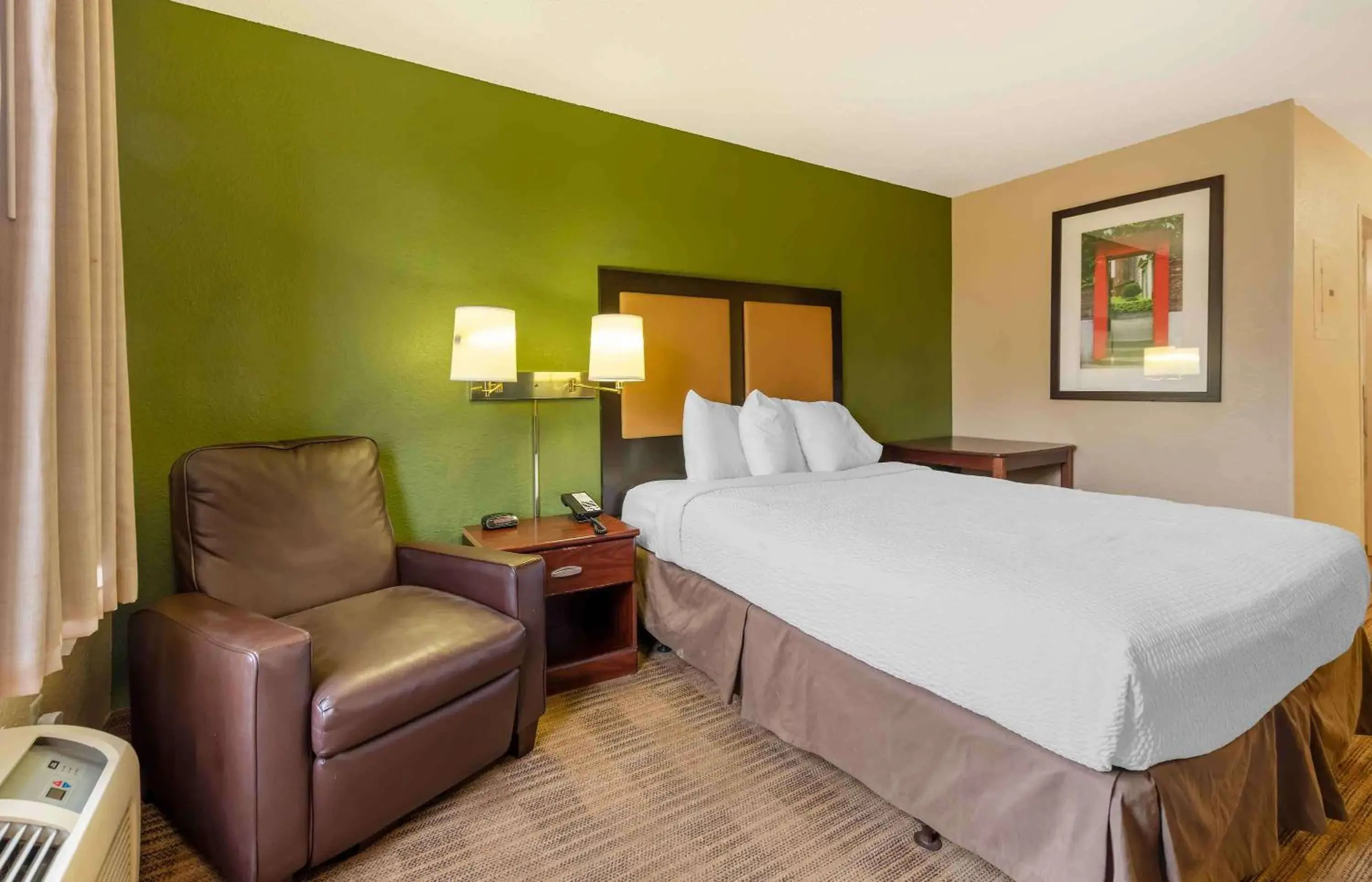 Bedroom, Bed in Extended Stay America Suites - Minneapolis - Airport - Eagan - South