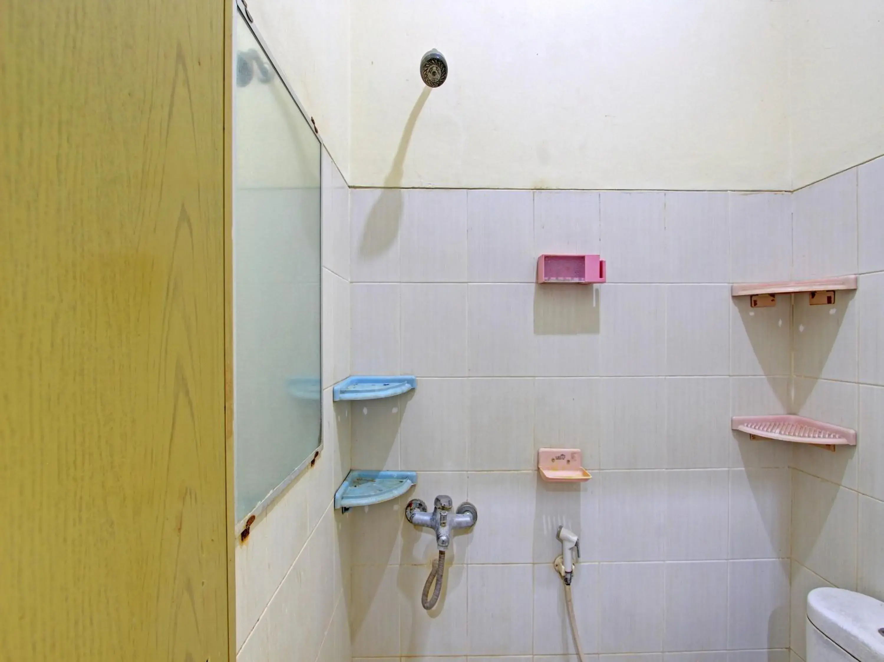 Bathroom in OYO 92511 Dias Guesthouse Syariah