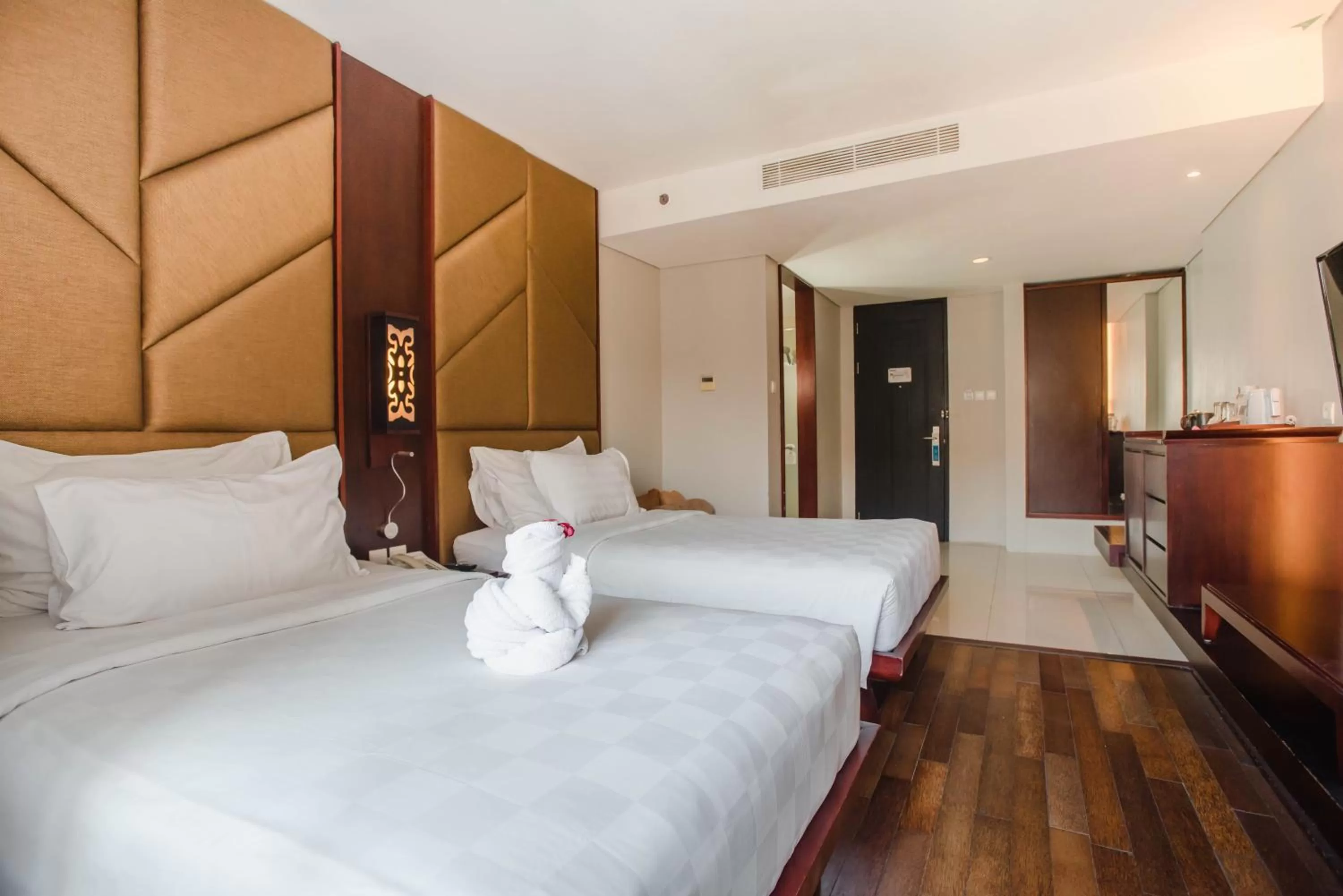 Bedroom, Bed in Swiss-Belresort Watu Jimbar