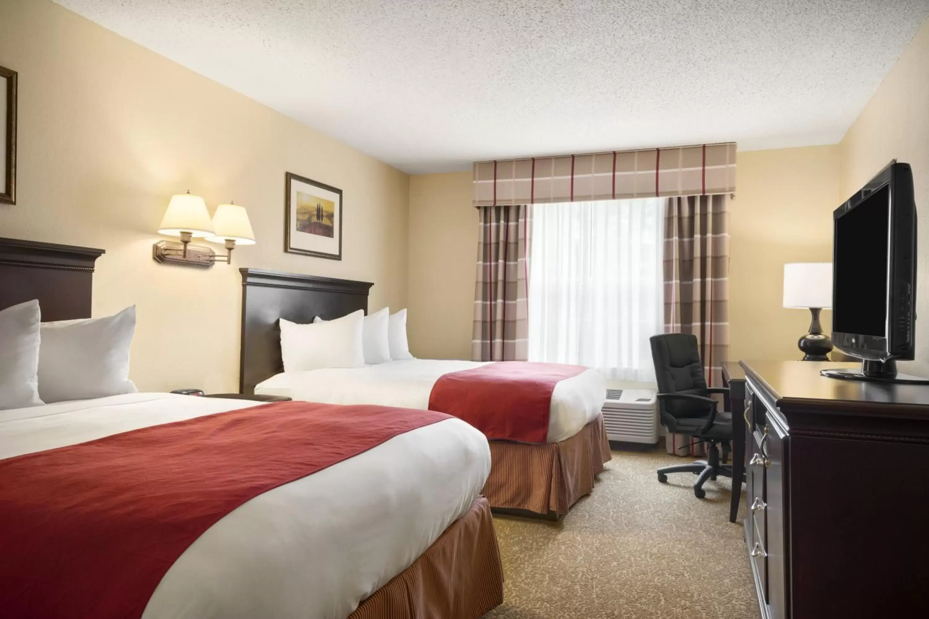 Photo of the whole room, Bed in Country Inn & Suites by Radisson, Norcross, GA