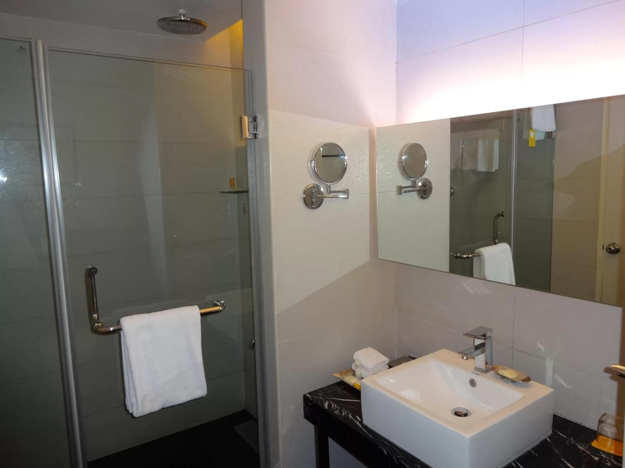 Bathroom in Marigold Hotel