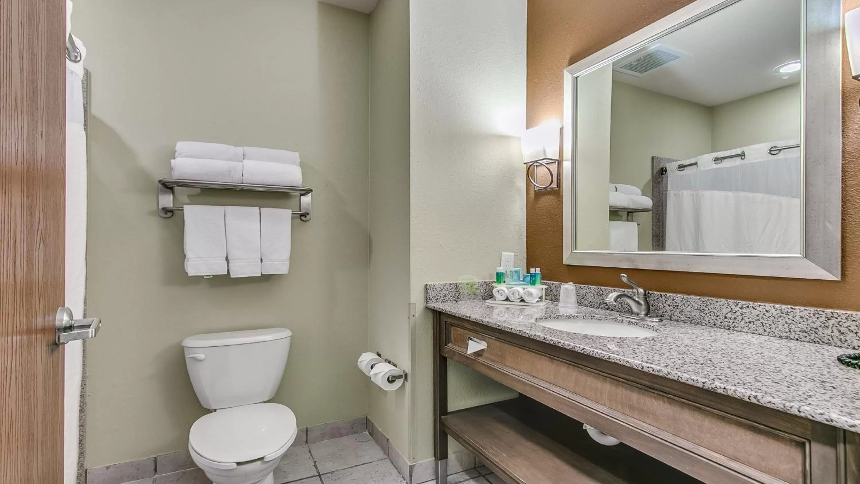 Bathroom in Holiday Inn Express & Suites Lubbock Southwest – Wolfforth by IHG