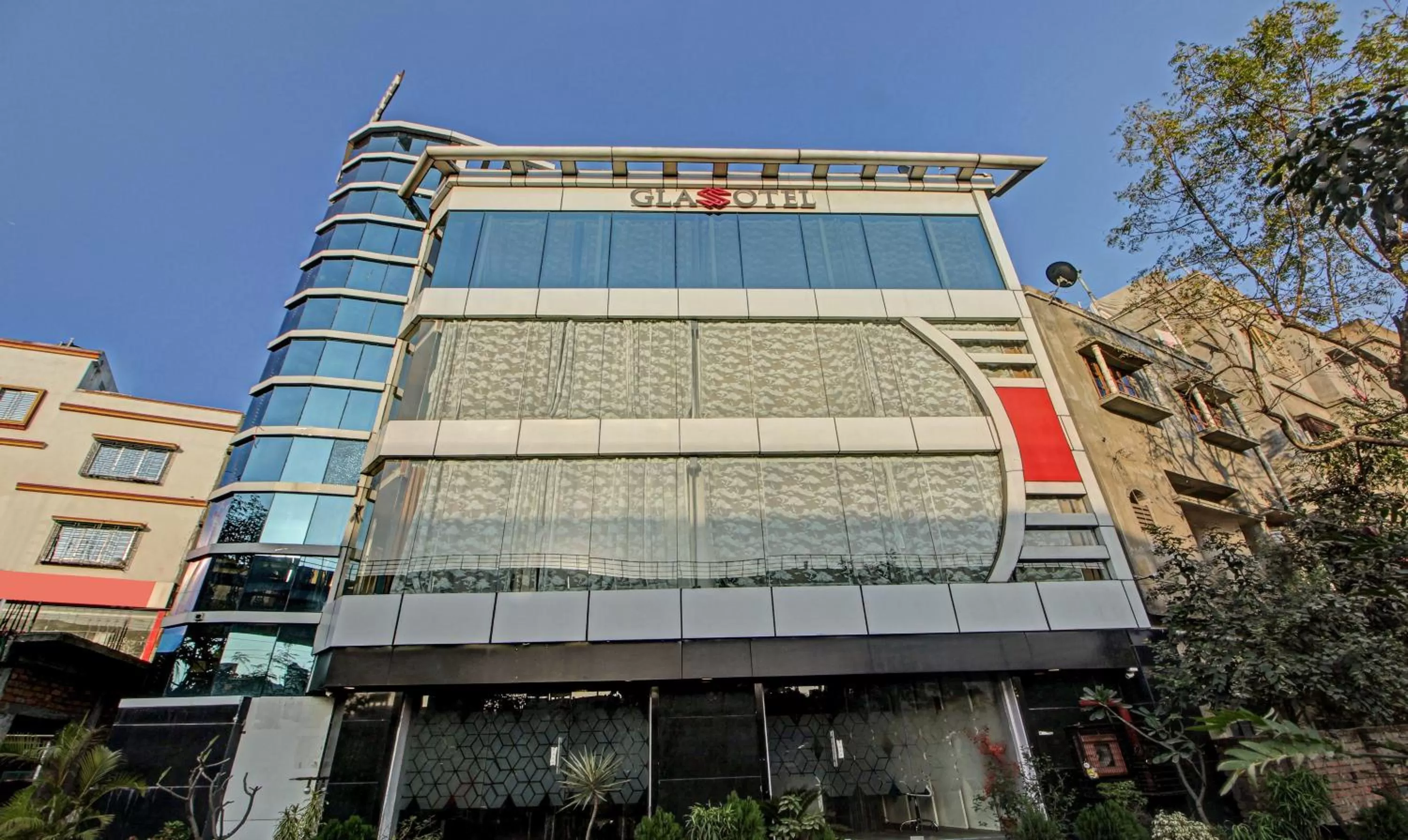 Property building in Treebo Glassotel Near Ruby Hospital