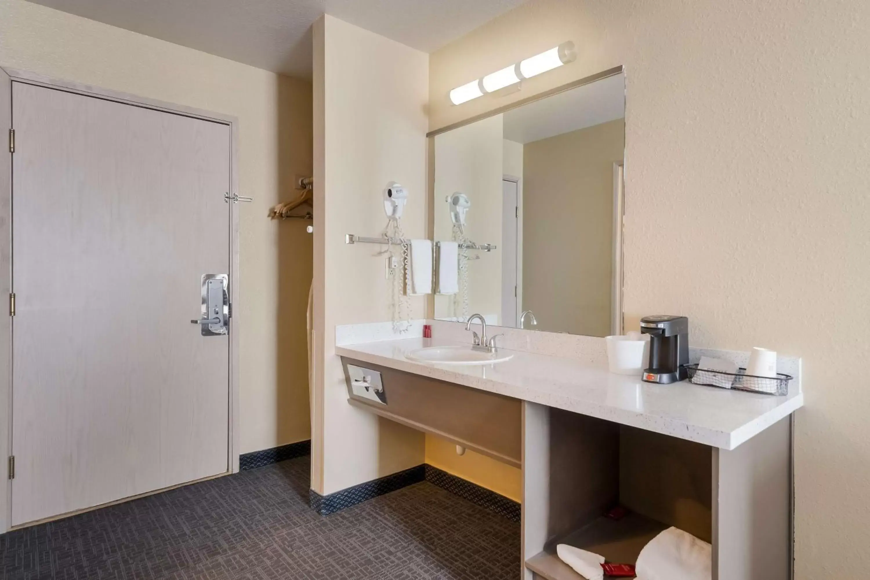 Bedroom, Bathroom in SureStay Hotel by Best Western Wells