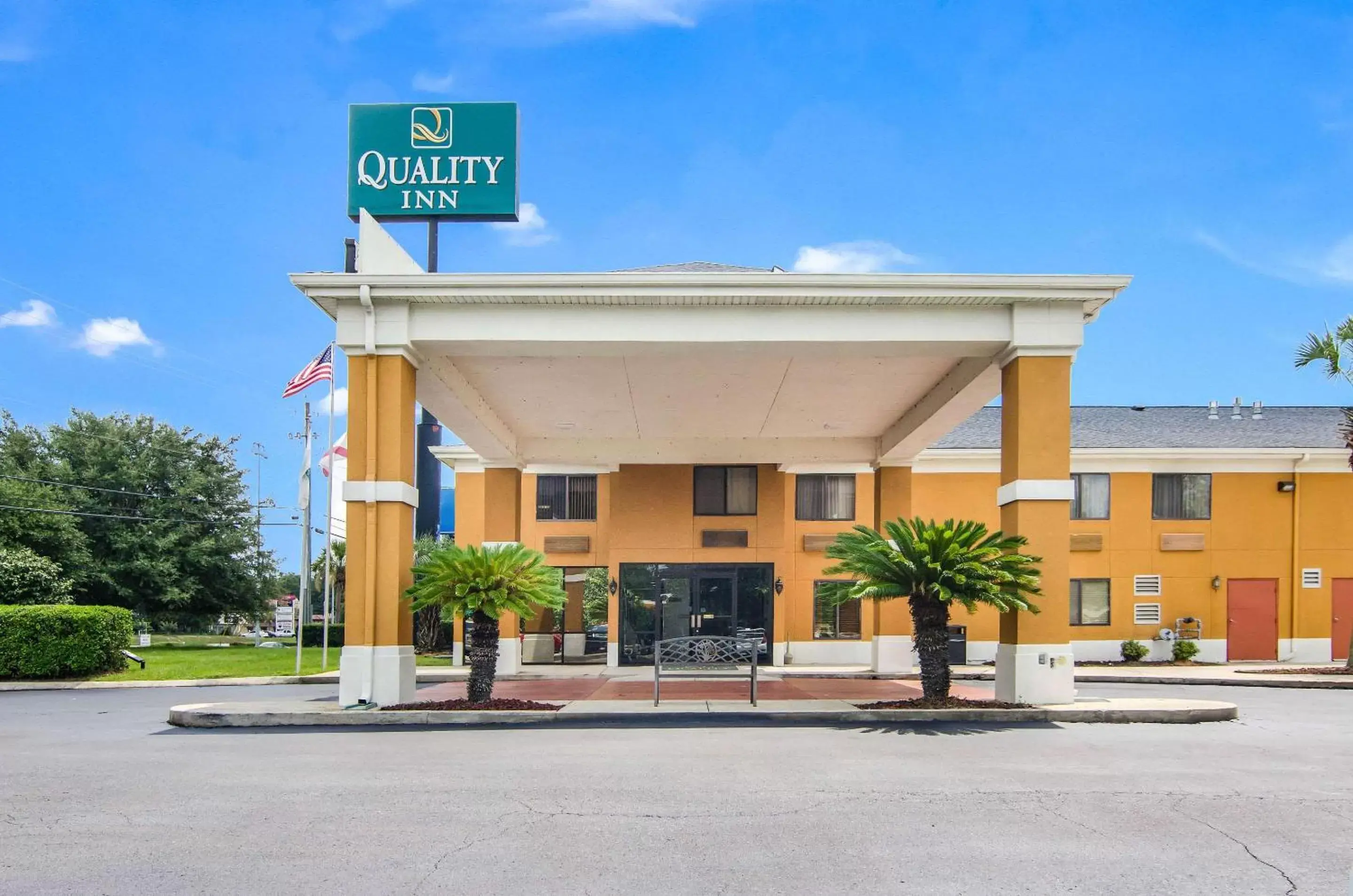 Property Building in Quality Inn Saraland