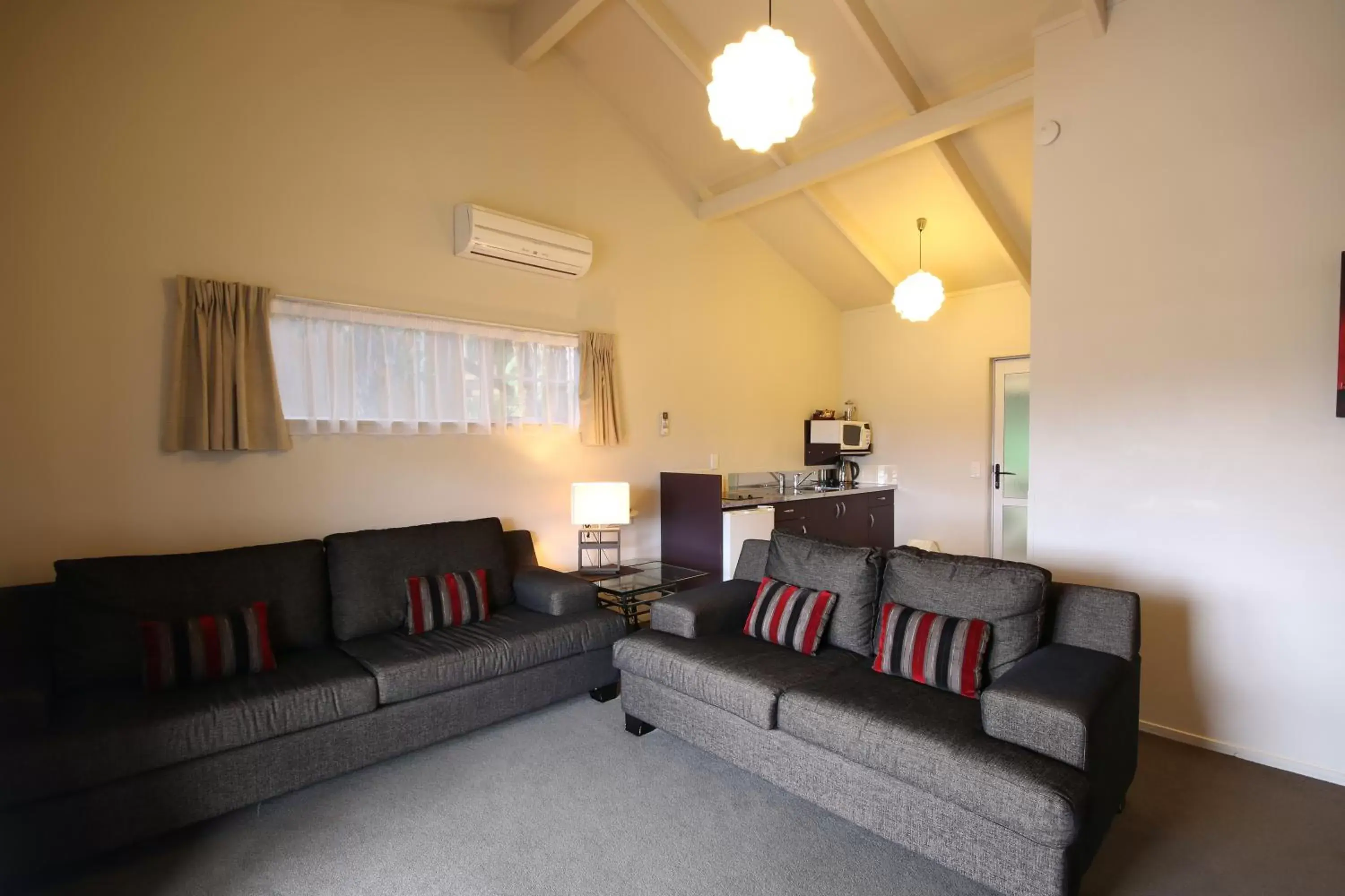 Living room, Seating Area in Anchor Lodge Motel