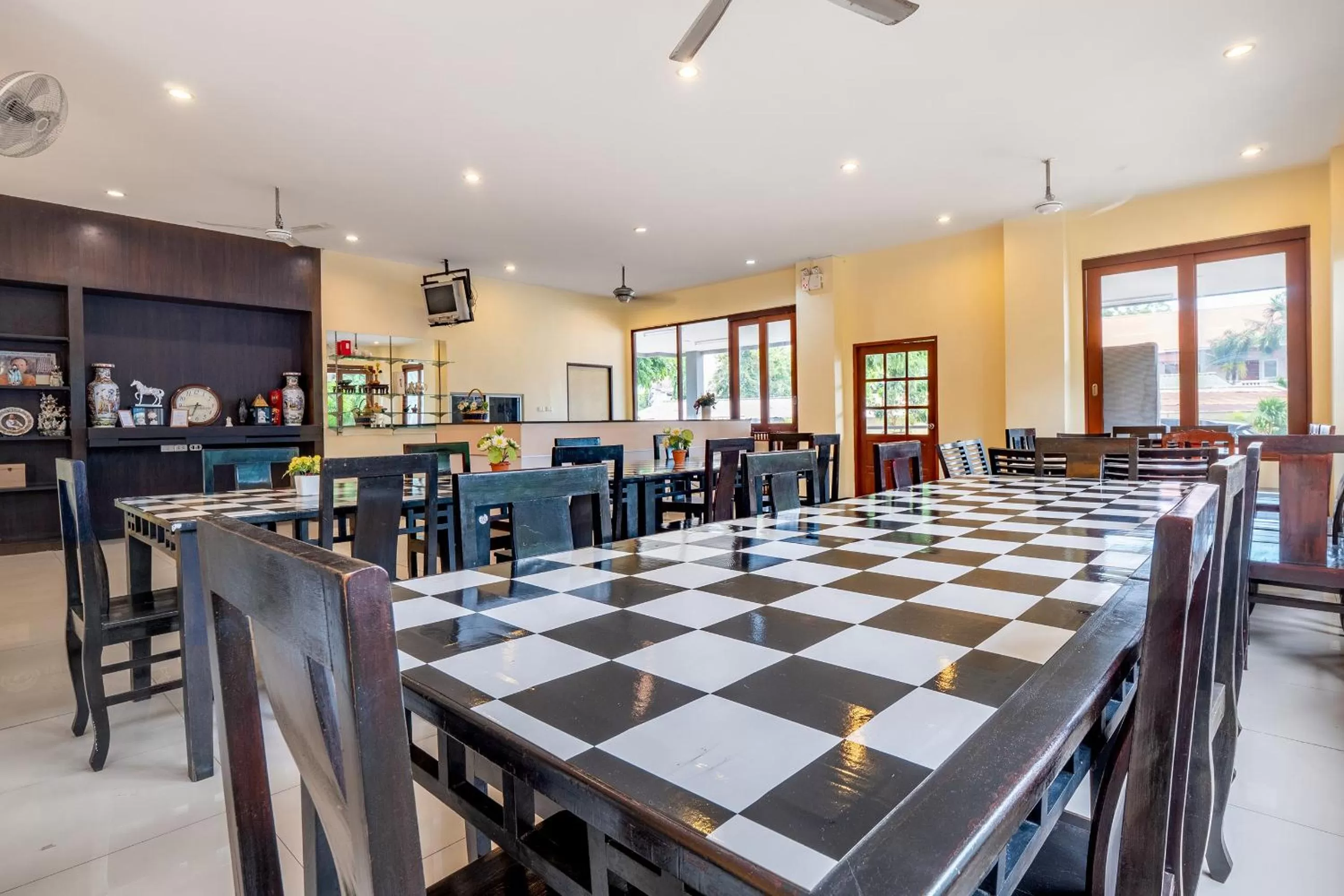 Restaurant/places to eat in Tycoon place garden