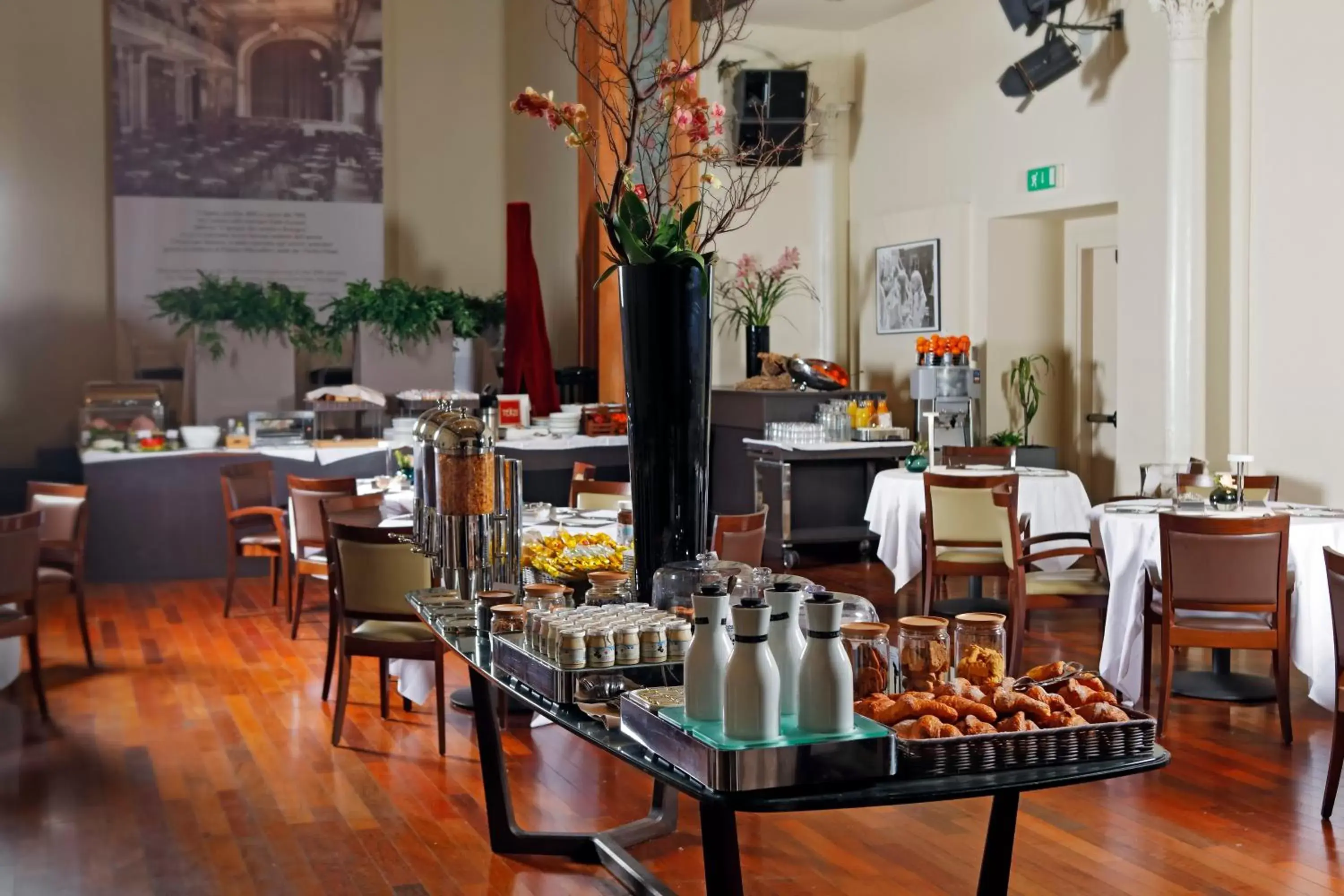 Buffet breakfast, Restaurant/Places to Eat in I Portici Hotel Bologna