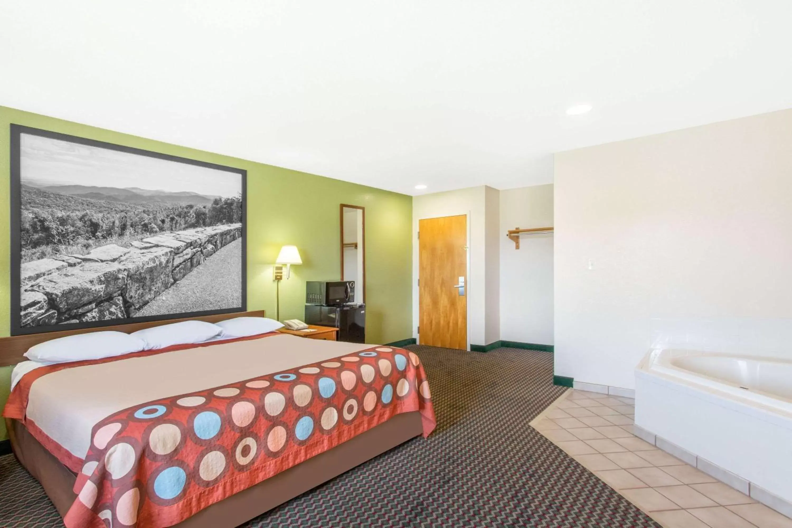 Photo of the whole room, Bed in Super 8 by Wyndham Bedford