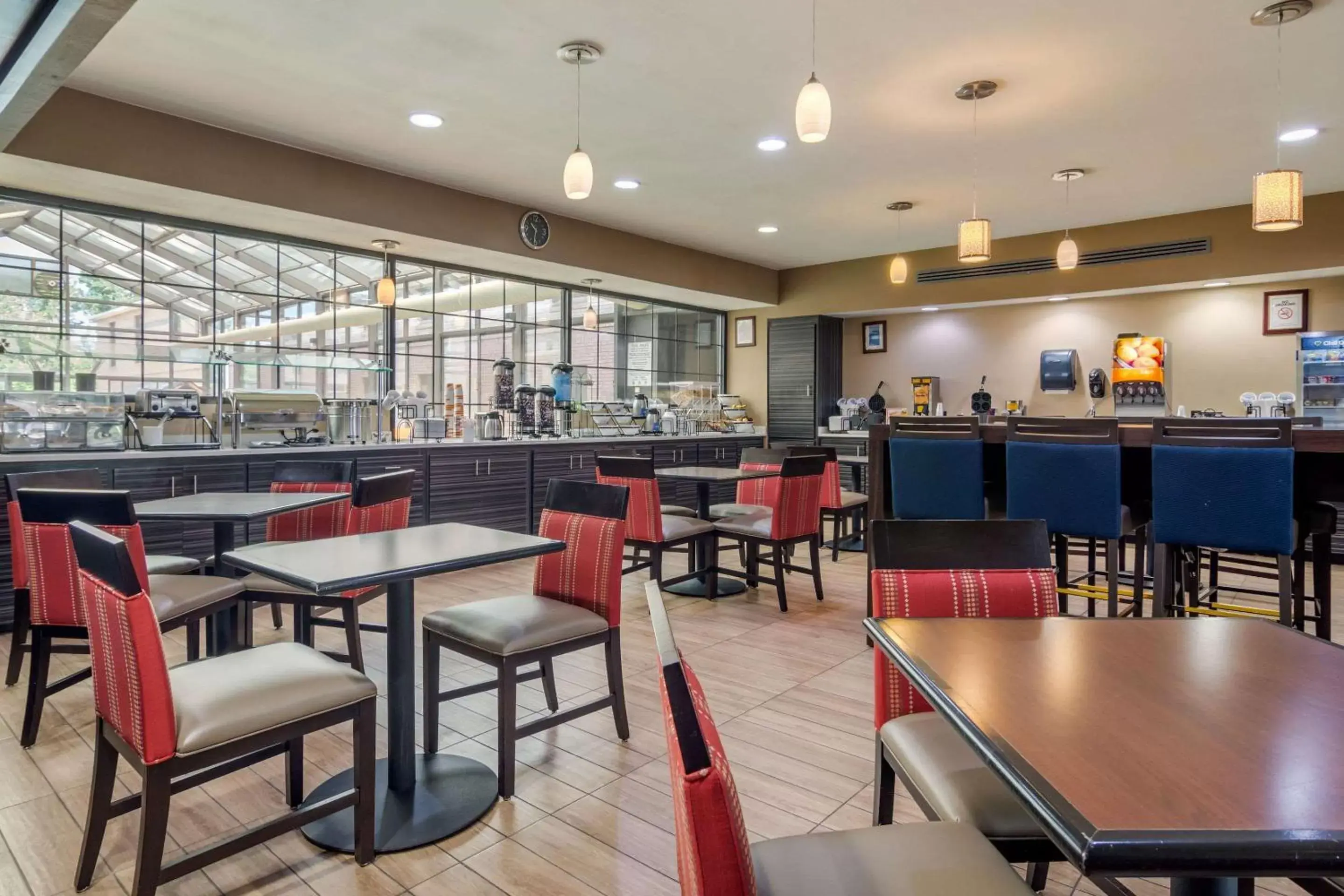 Restaurant/Places to Eat in Comfort Inn & Suites Perry National Fairgrounds Area