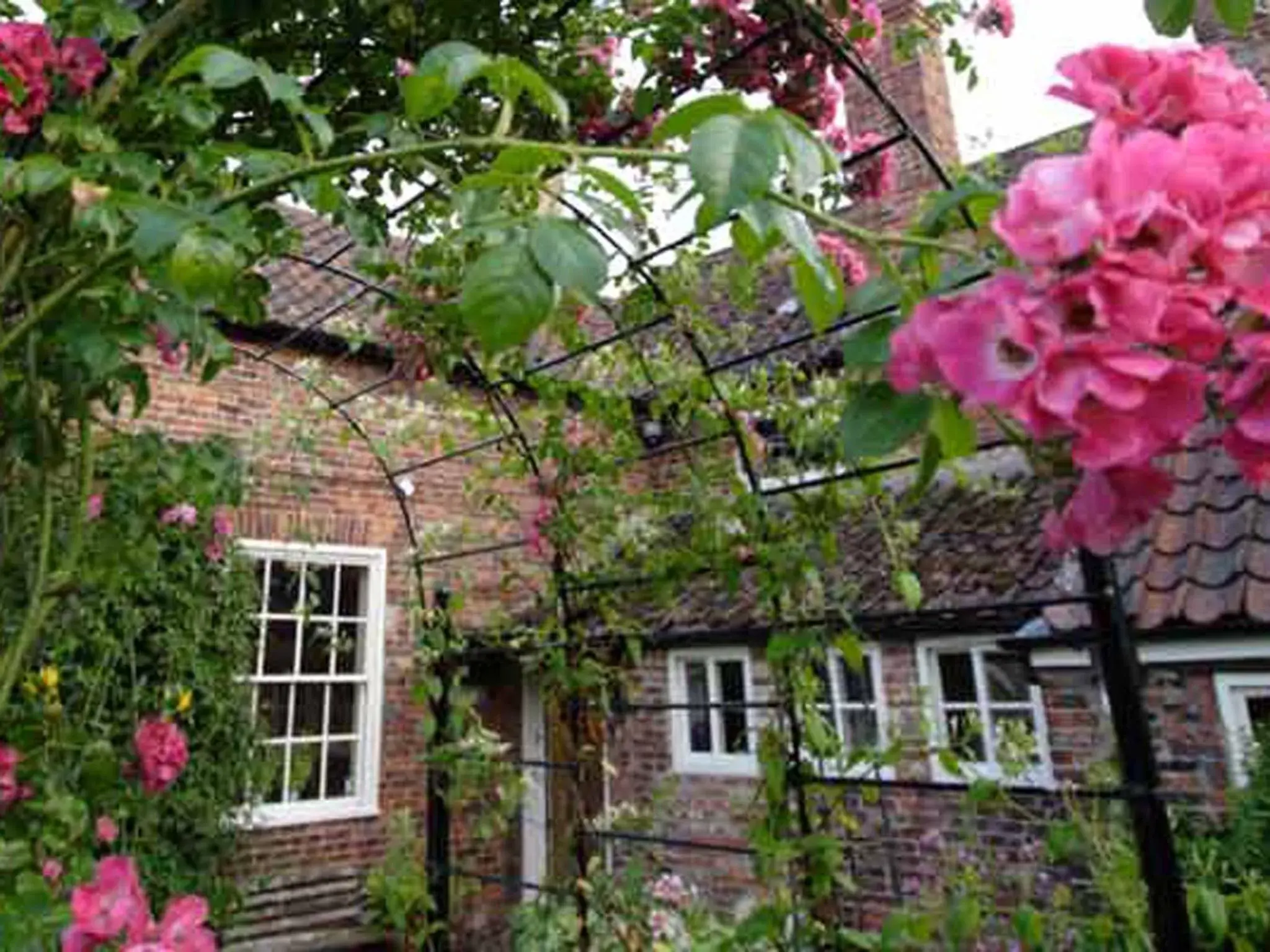 Facade/entrance, Property Building in Porch House