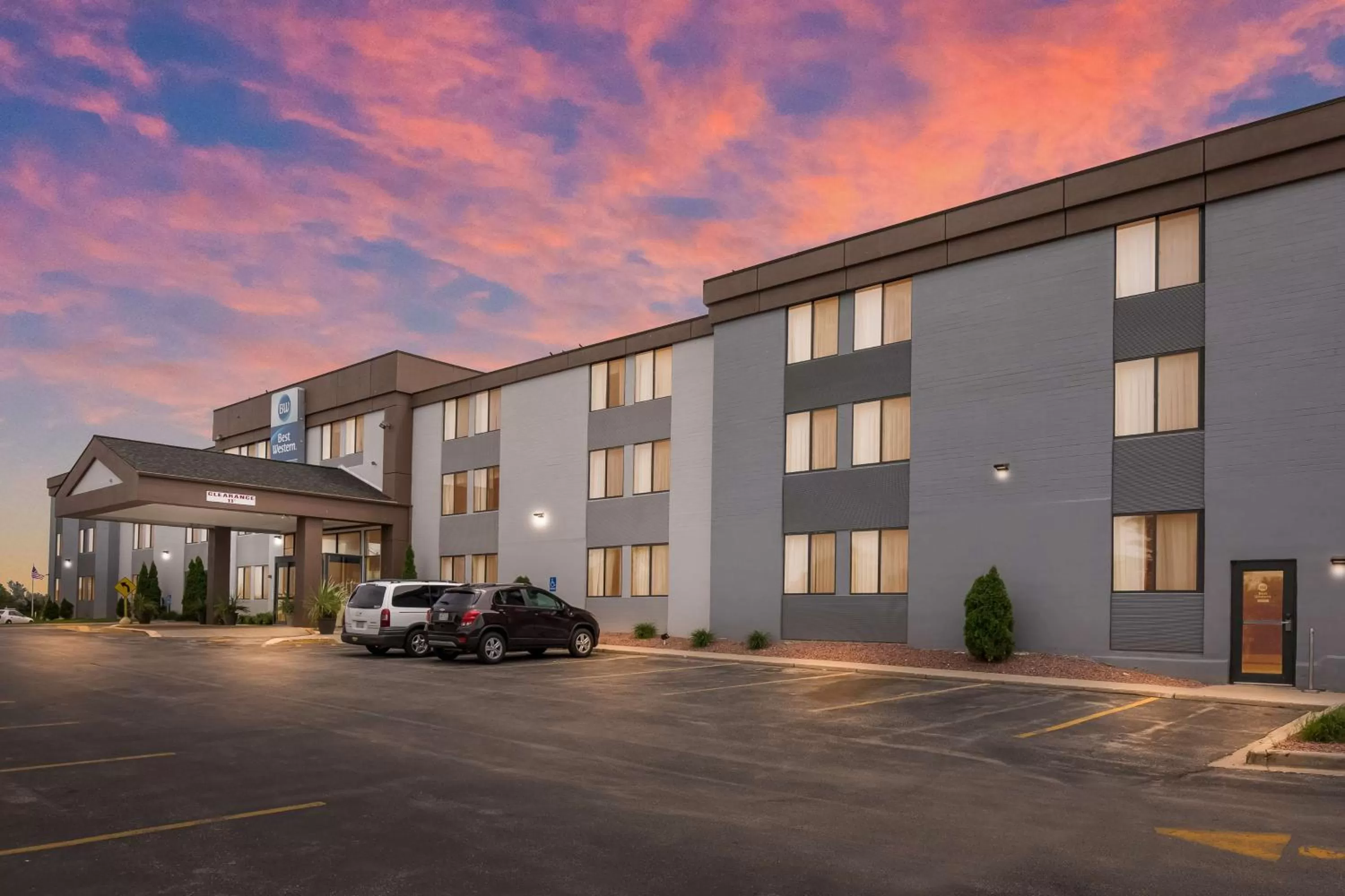 Property building in Best Western Waukesha Grand