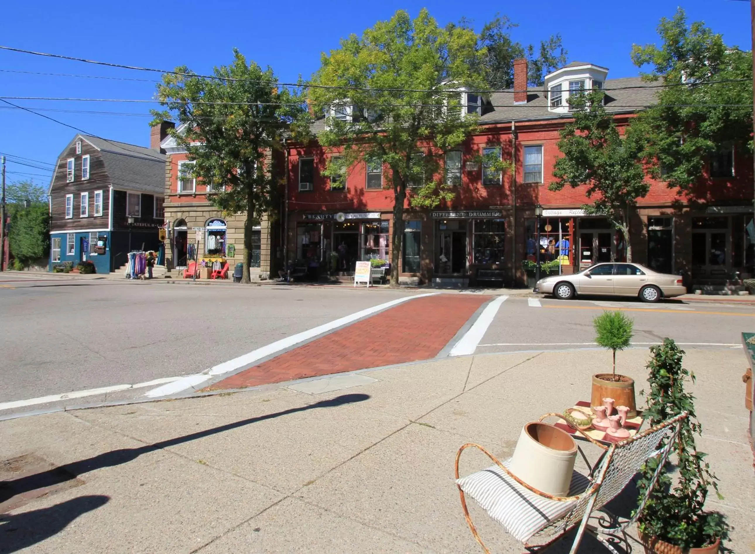 Nearby landmark, Neighborhood in Hamilton Village Inn