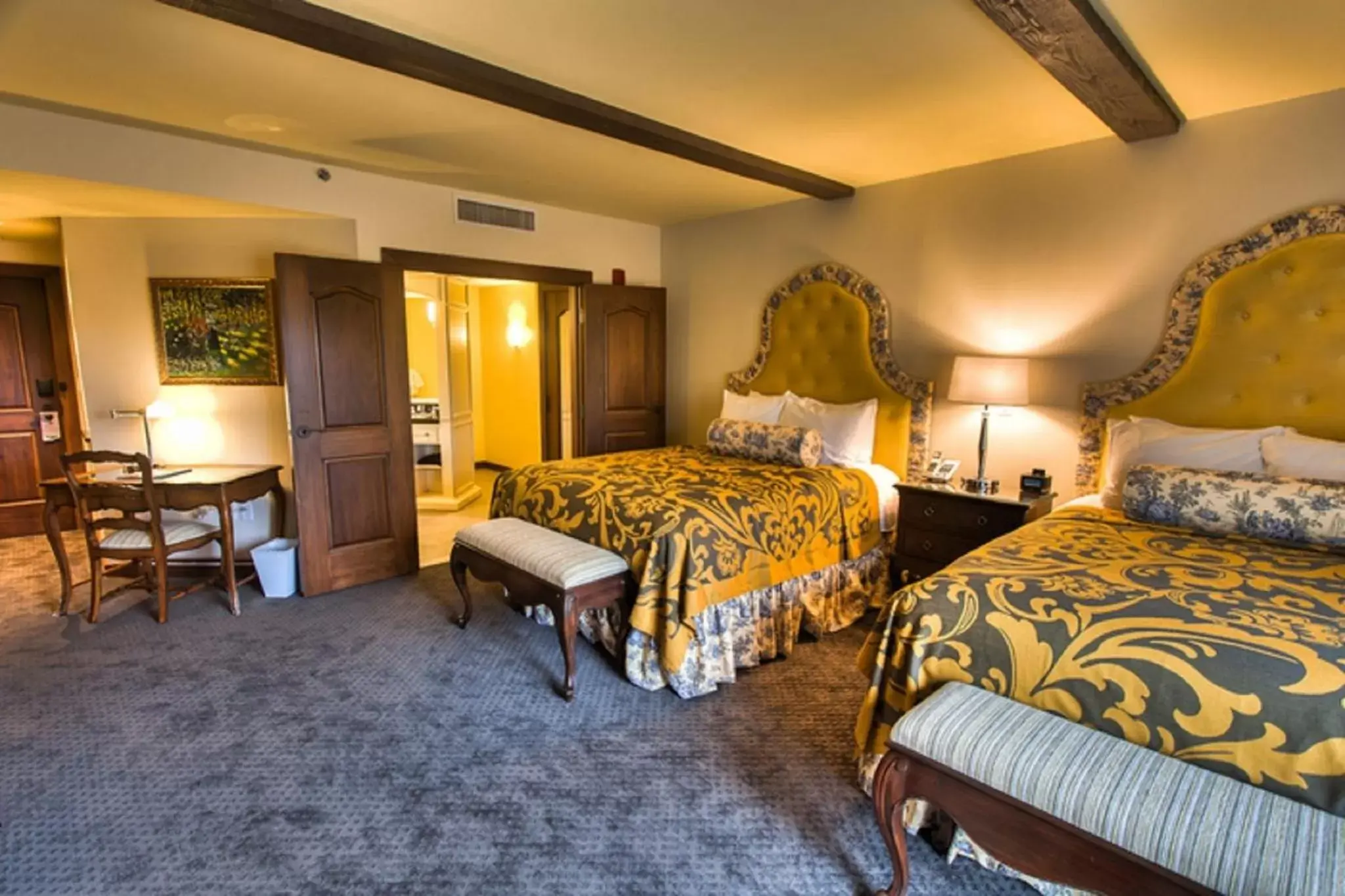Bedroom, Bed in Mirbeau Inn & Spa - Plymouth