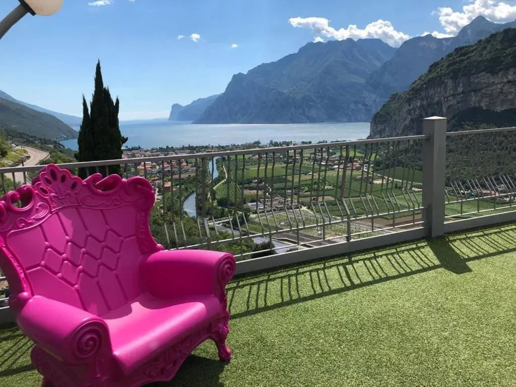 Balcony/Terrace, Mountain View in Hotel Isola Verde