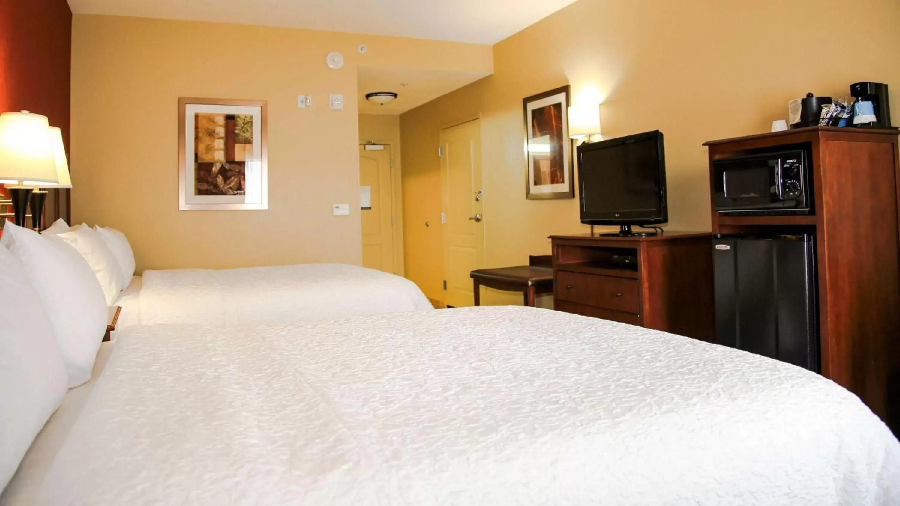 Kitchen or kitchenette, Bed in Hampton Inn Matamoras