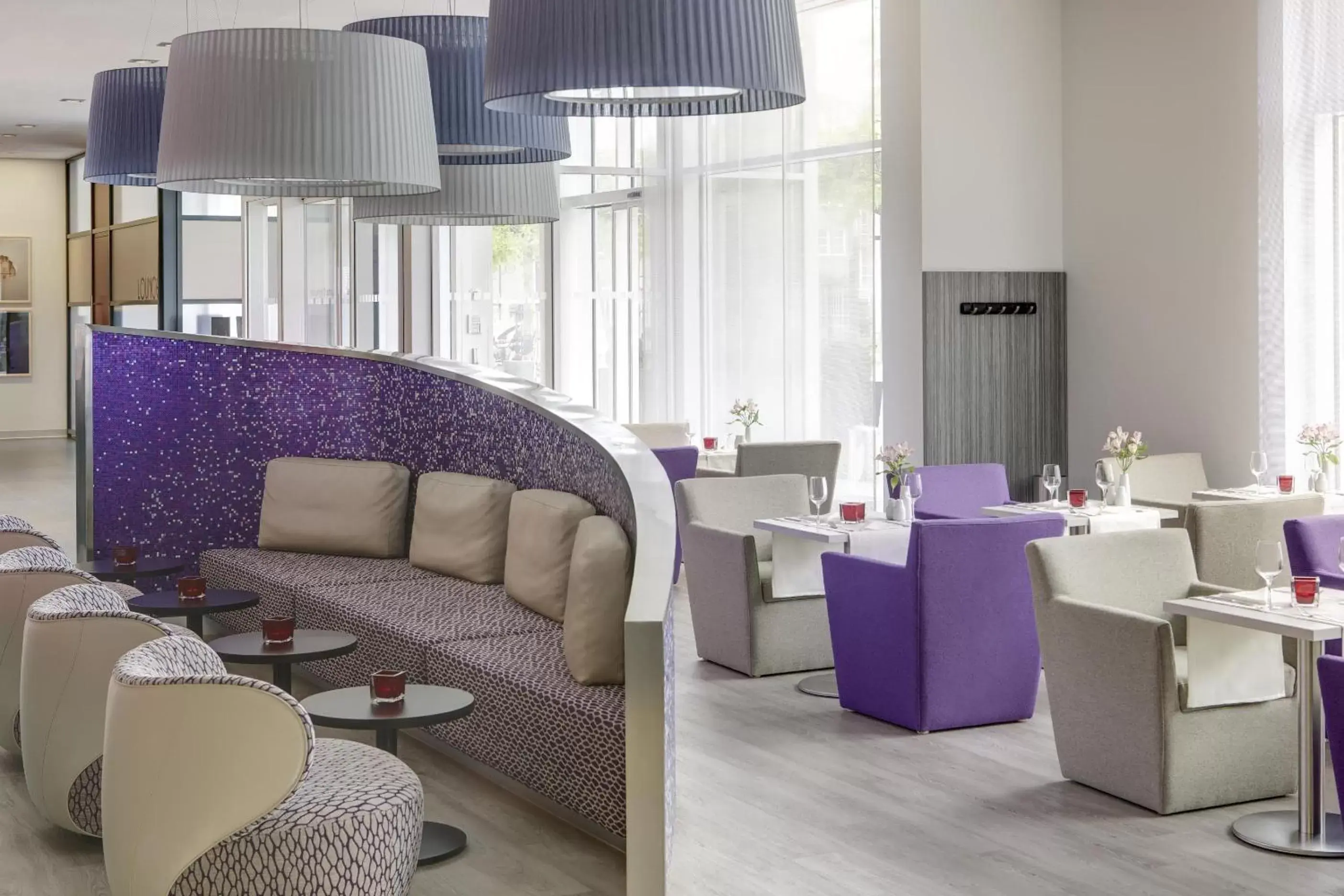 Restaurant/places to eat, Seating Area in IntercityHotel Kiel