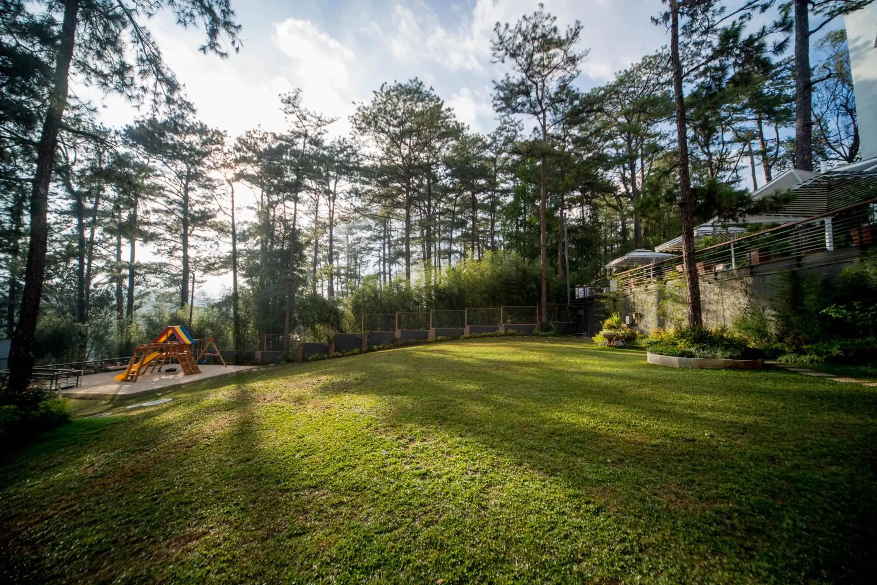 Area and facilities, Garden in Grand Sierra Pines Hotel