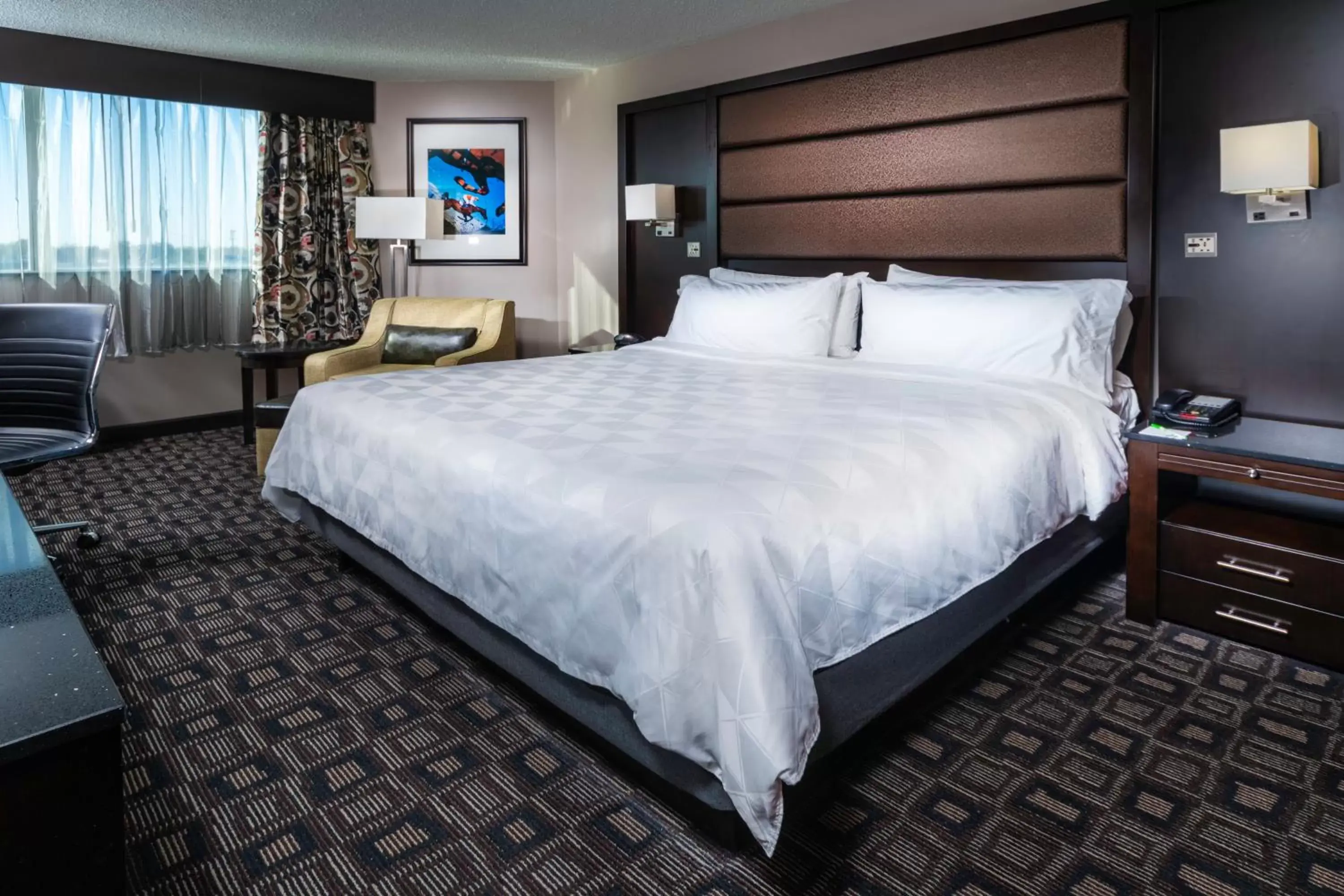 Photo of the whole room, Bed in Holiday Inn Louisville East - Hurstbourne, an IHG Hotel